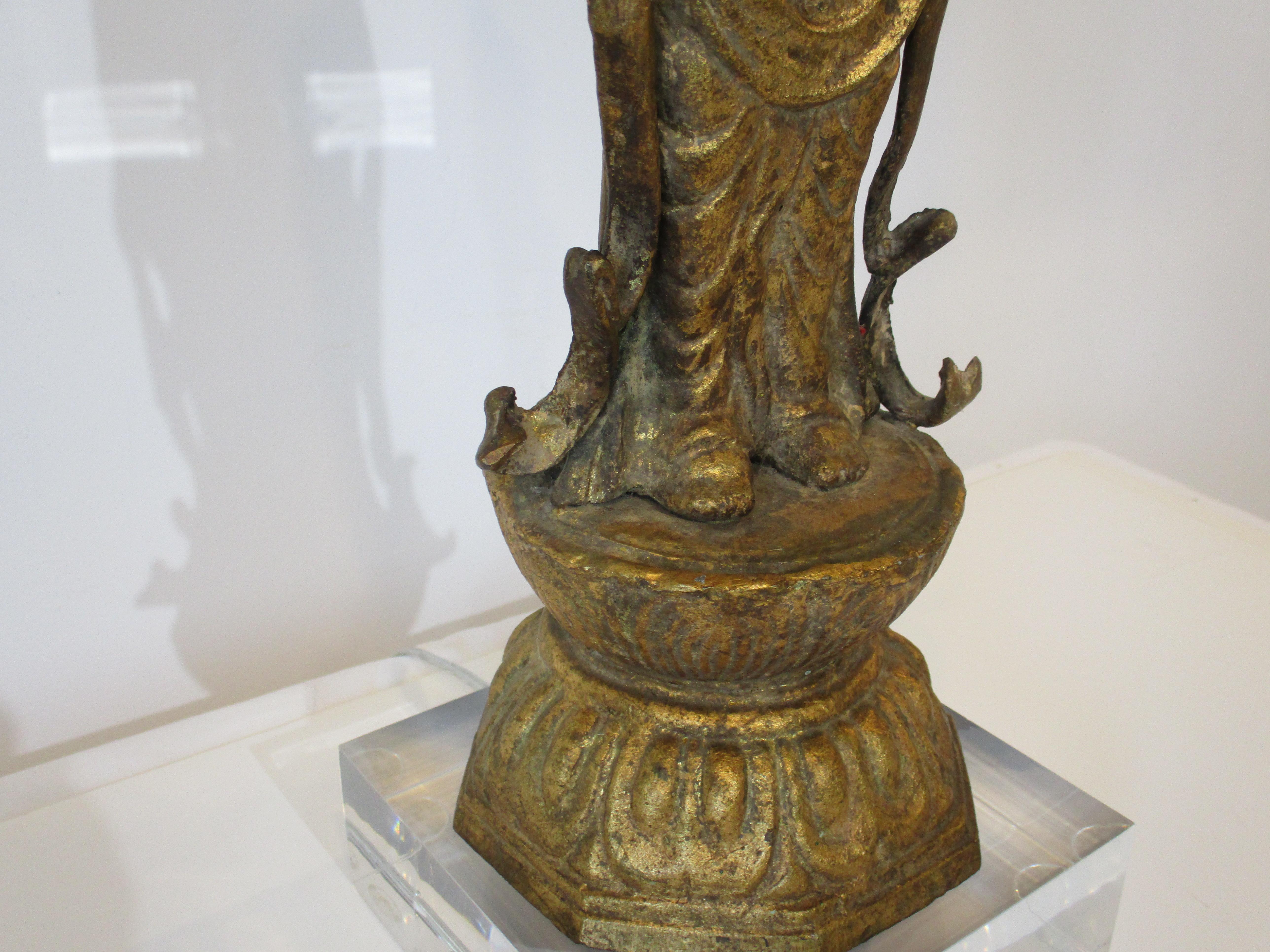 Métal Lampe de table Bouddha dorée dans le style de James Mont  en vente