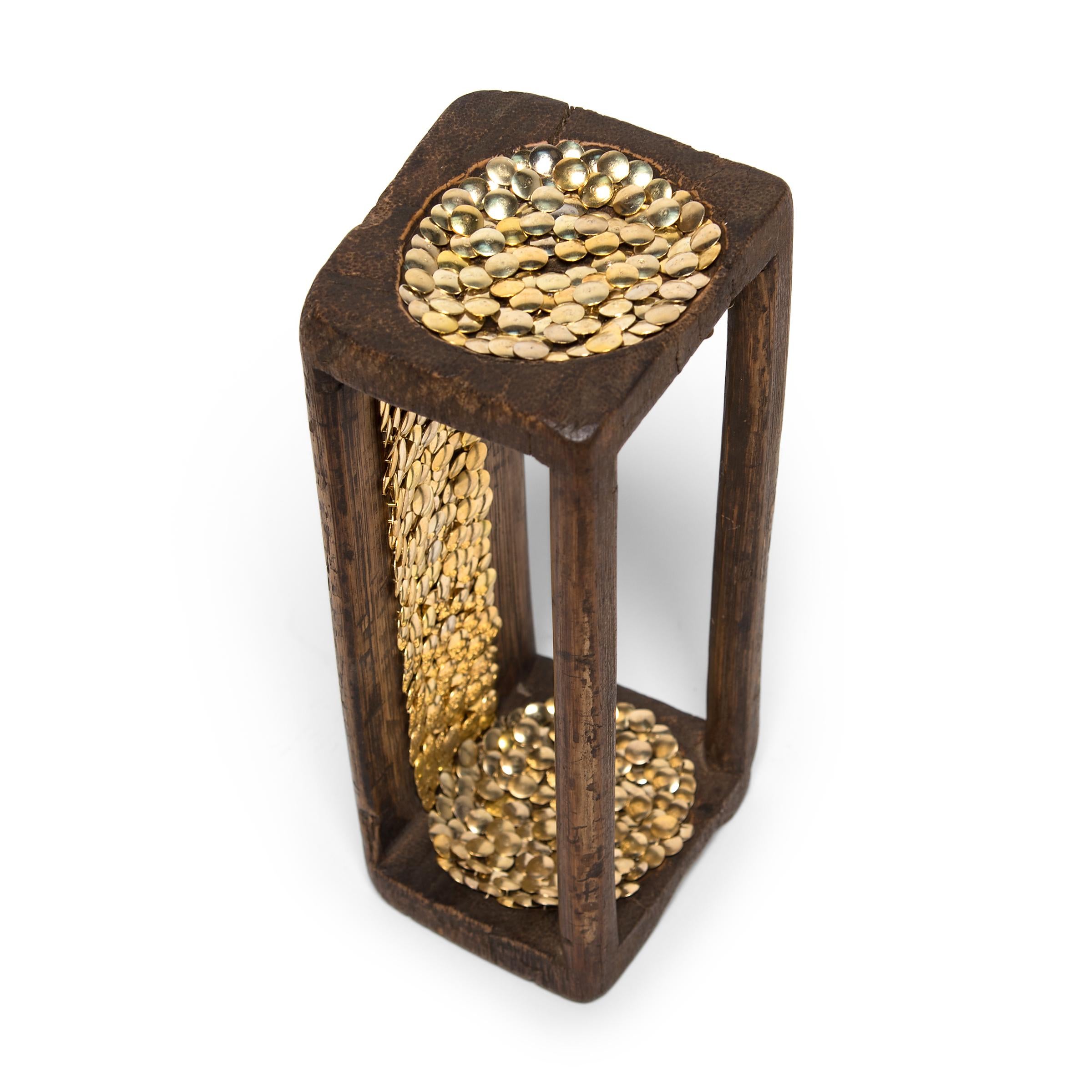 Metallo Candelabro con borchie d'oro di Brian Stanziale in vendita