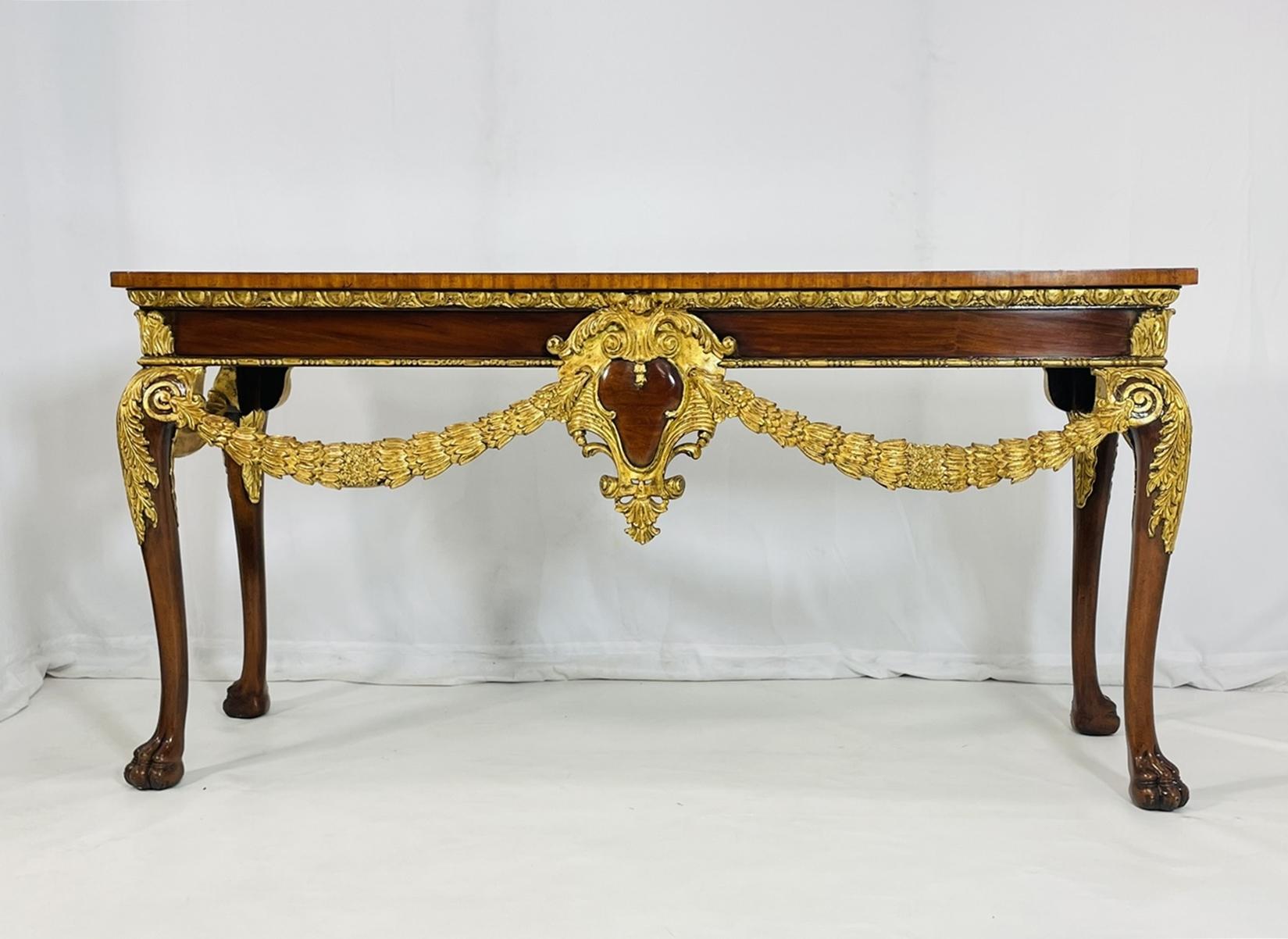 Néoclassique Table console en acajou sculpté et doré par Maitland Smith, style néoclassique en vente