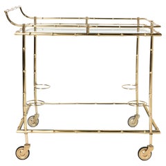 Carrito de bar de bronce fundido dorado y cristal. Francia, hacia 1950.