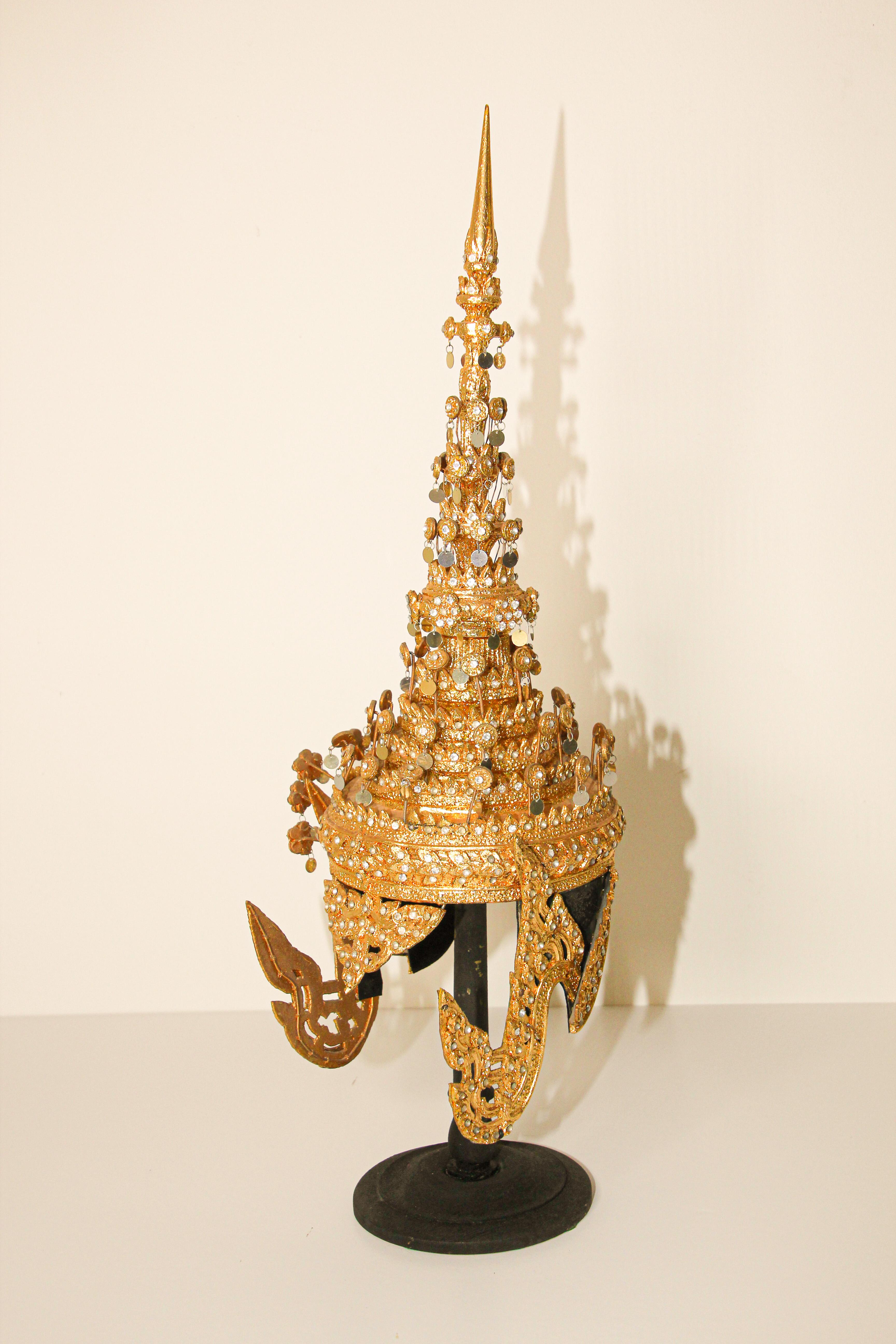 Vergoldetes zeremonielles Thai-Kopfkleid (Volkskunst) im Angebot