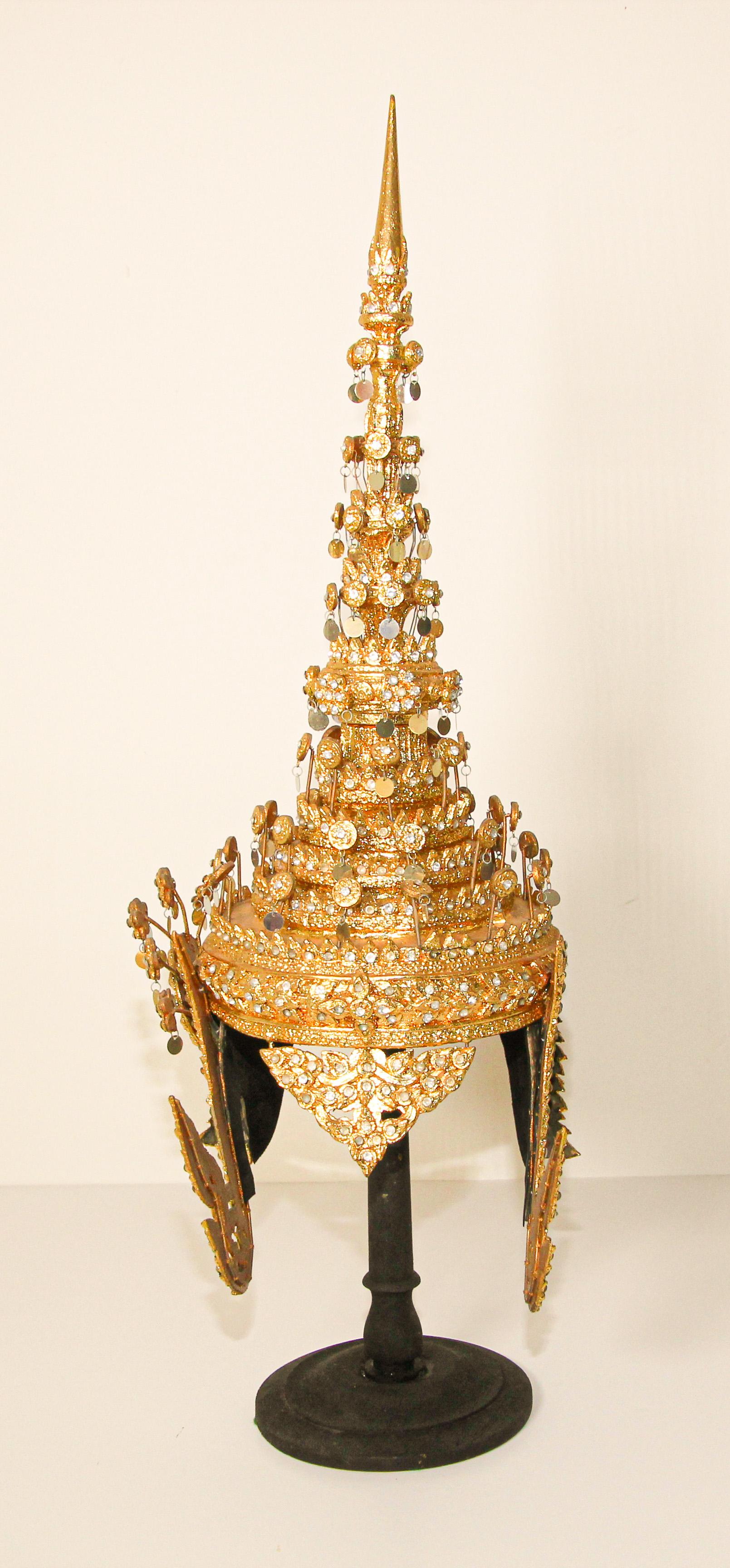 Vergoldetes zeremonielles Thai-Kopfkleid (Thailändisch) im Angebot