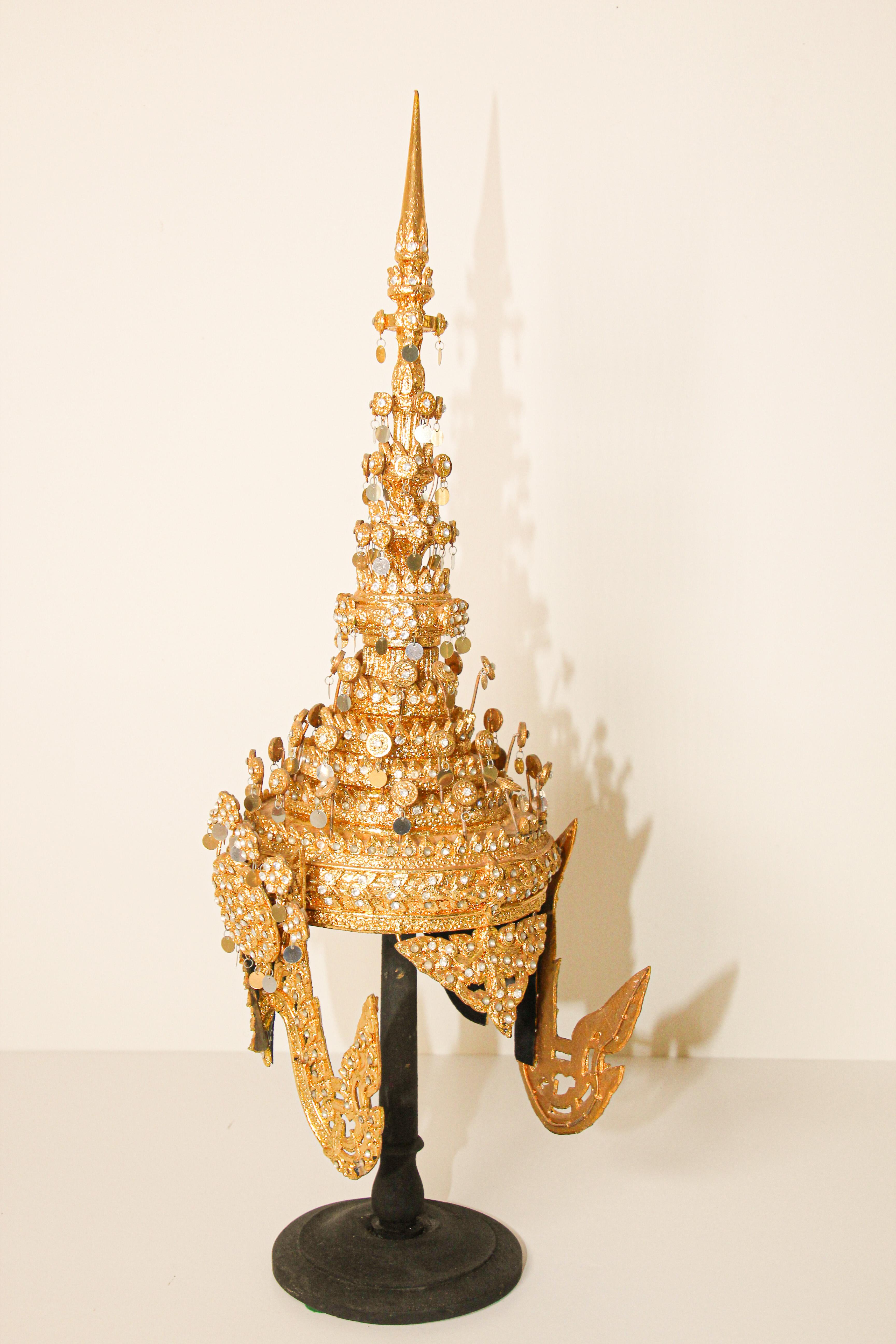 Vergoldetes zeremonielles Thai-Kopfkleid (Handgefertigt) im Angebot