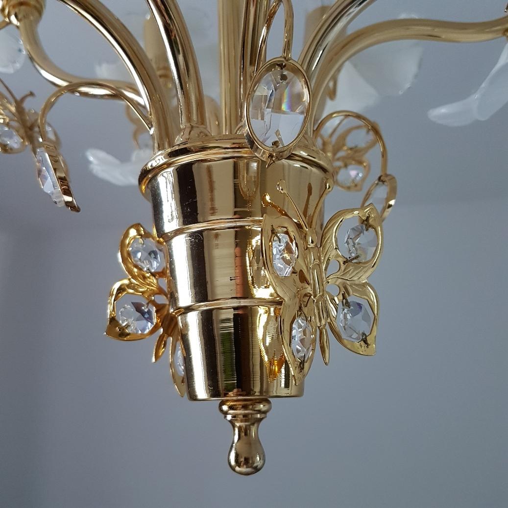 Gilt Chandelier with Murano Glass Flowers and Swarovski Crystals by Murano, 1990 In Excellent Condition For Sale In Valkenswaard, NL