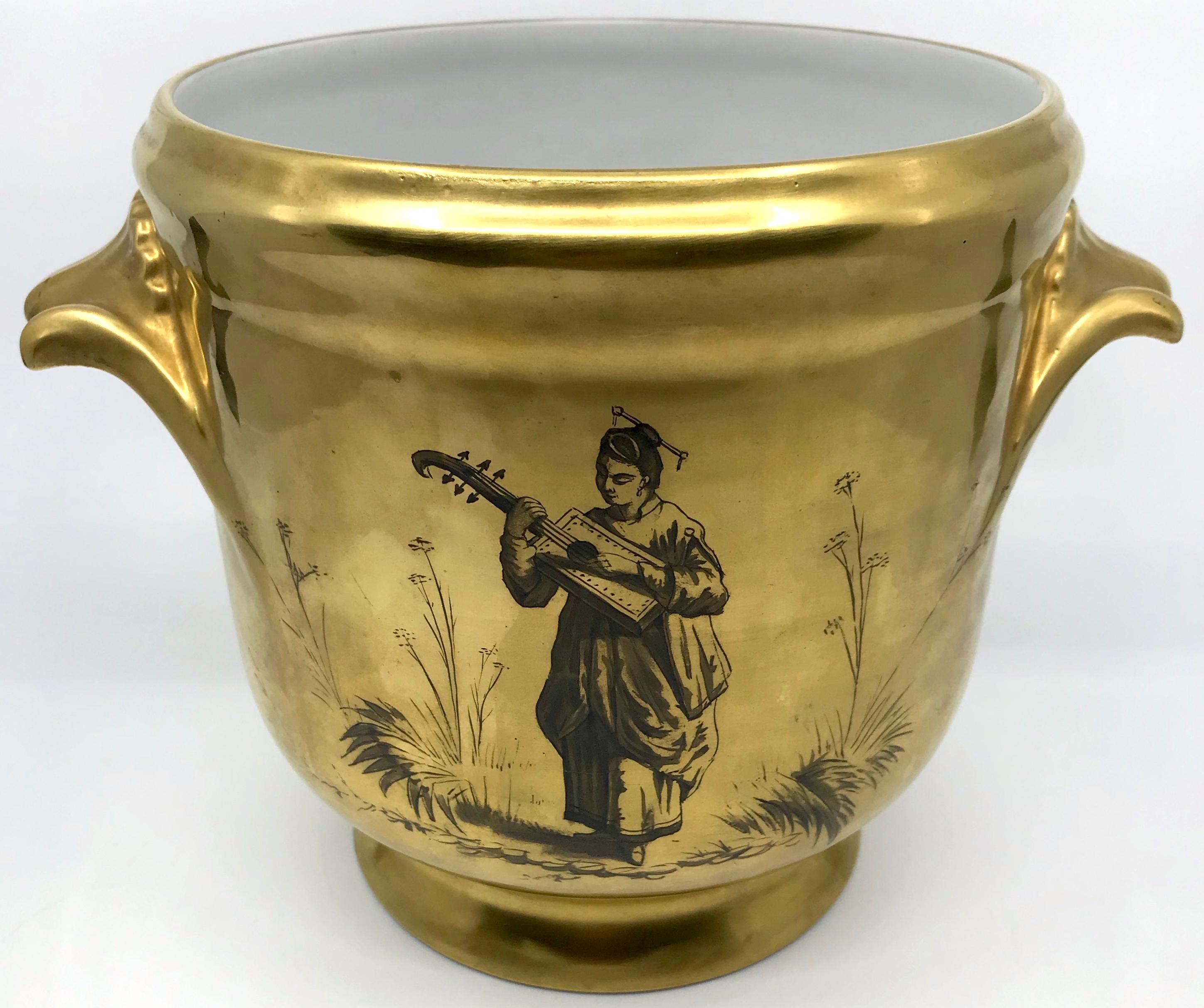 Gilt Chinoiserie Cachepot In Good Condition For Sale In New York, NY