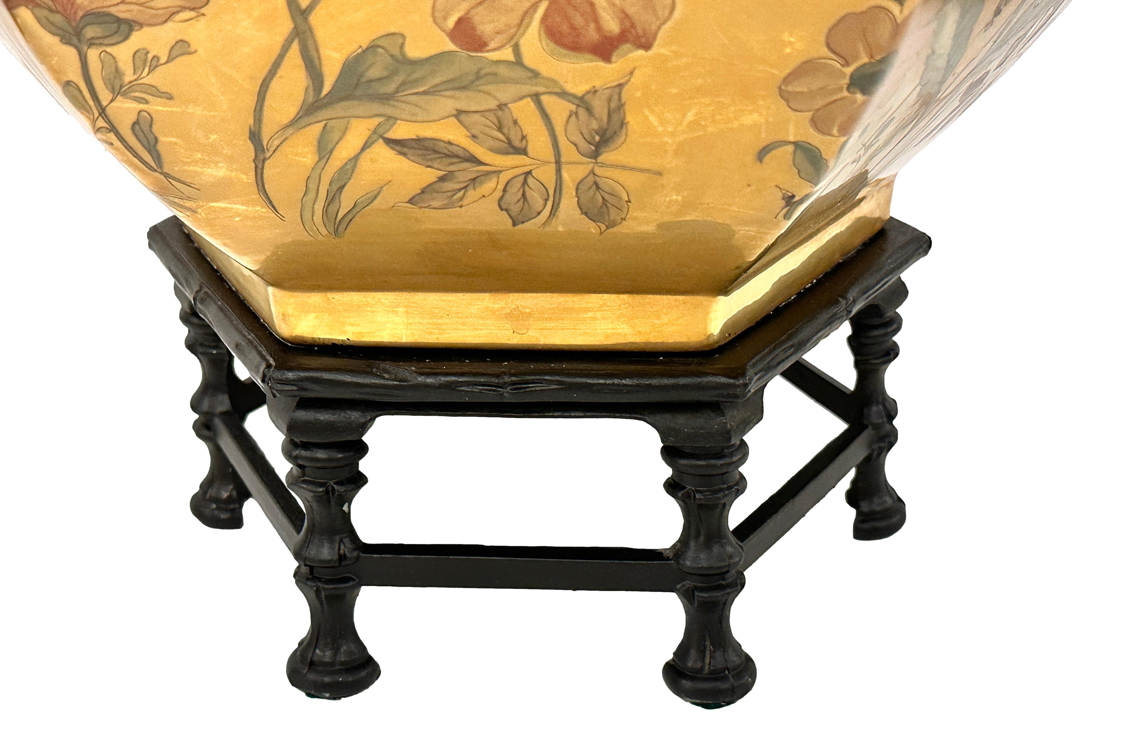 Gilt Chinoiserie Lamp In Good Condition For Sale In New York, NY