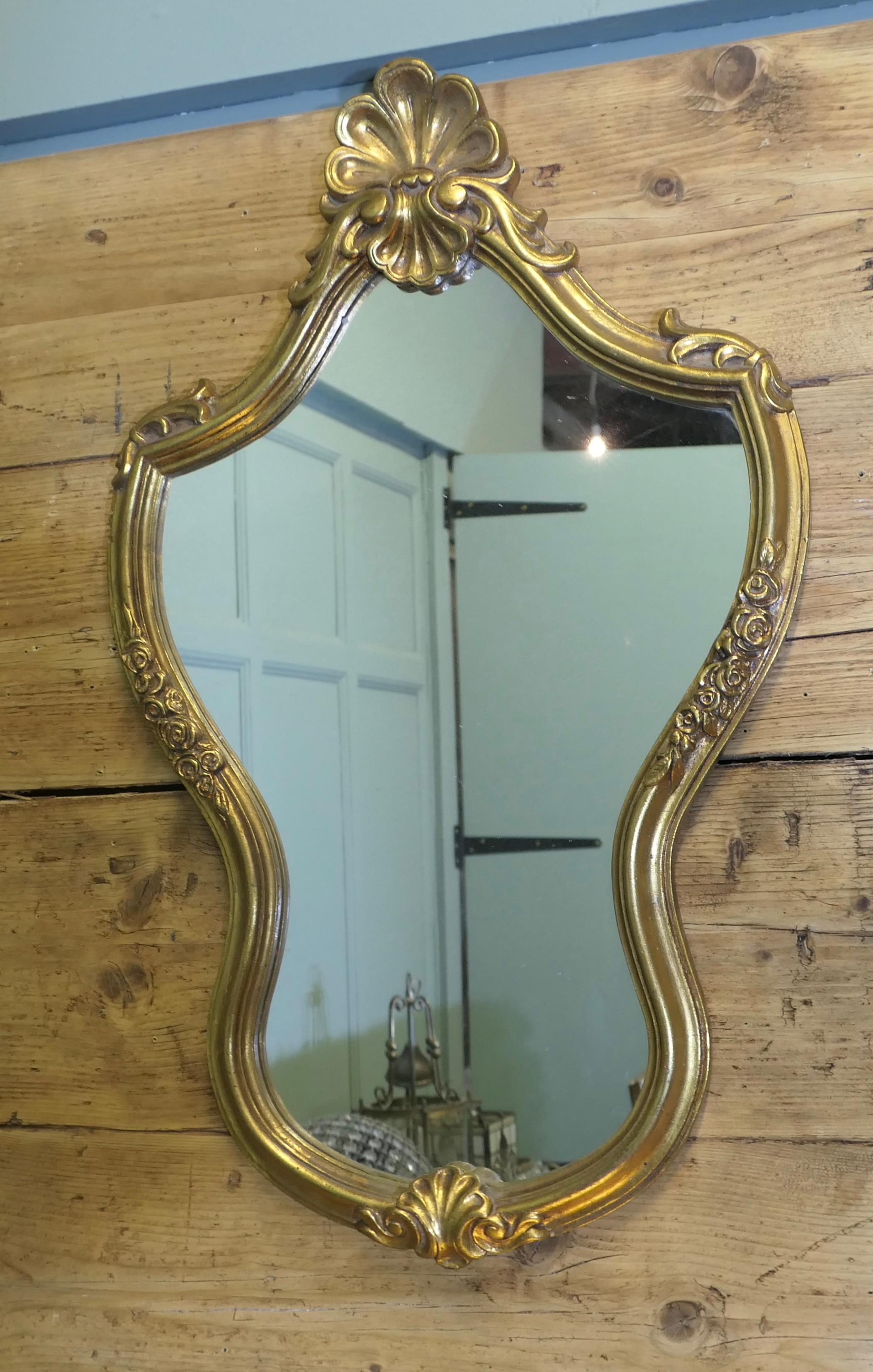 Vergoldeter Konsolenspiegel mit Ablage  Dies ist ein sehr schönes Stück im Zustand „Gut“ im Angebot in Godshill, Isle of Wight