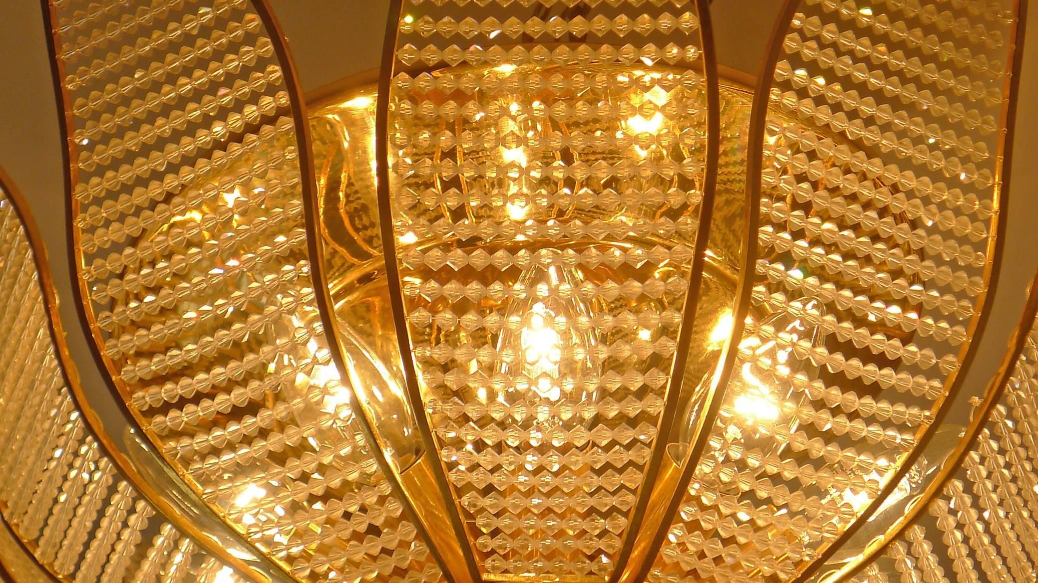 20th Century Gilt Acrylic Crystal Bakalowits Sunburst Hollywood Regency 10-Light Chandelier For Sale