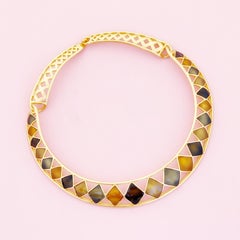 Collana con motivo a diamante dorata e smaltata di Anne Klein, anni '80