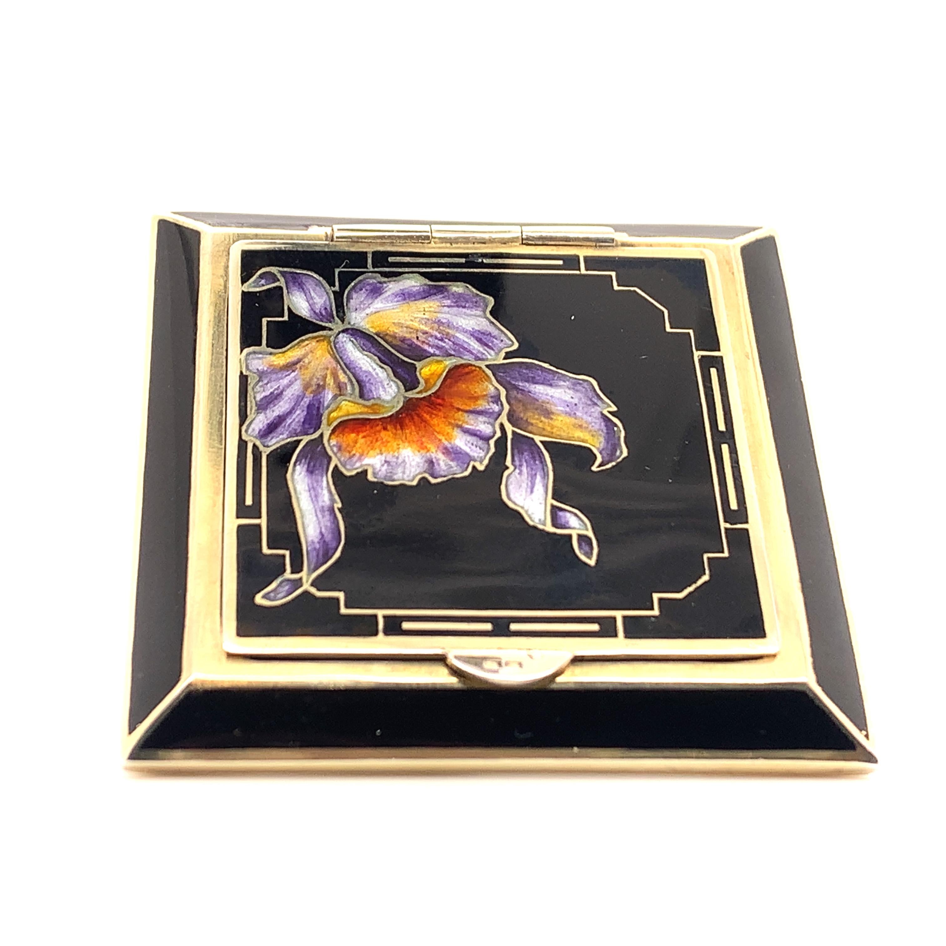 Gilt Enamel Iris Compact In Good Condition For Sale In New York, NY
