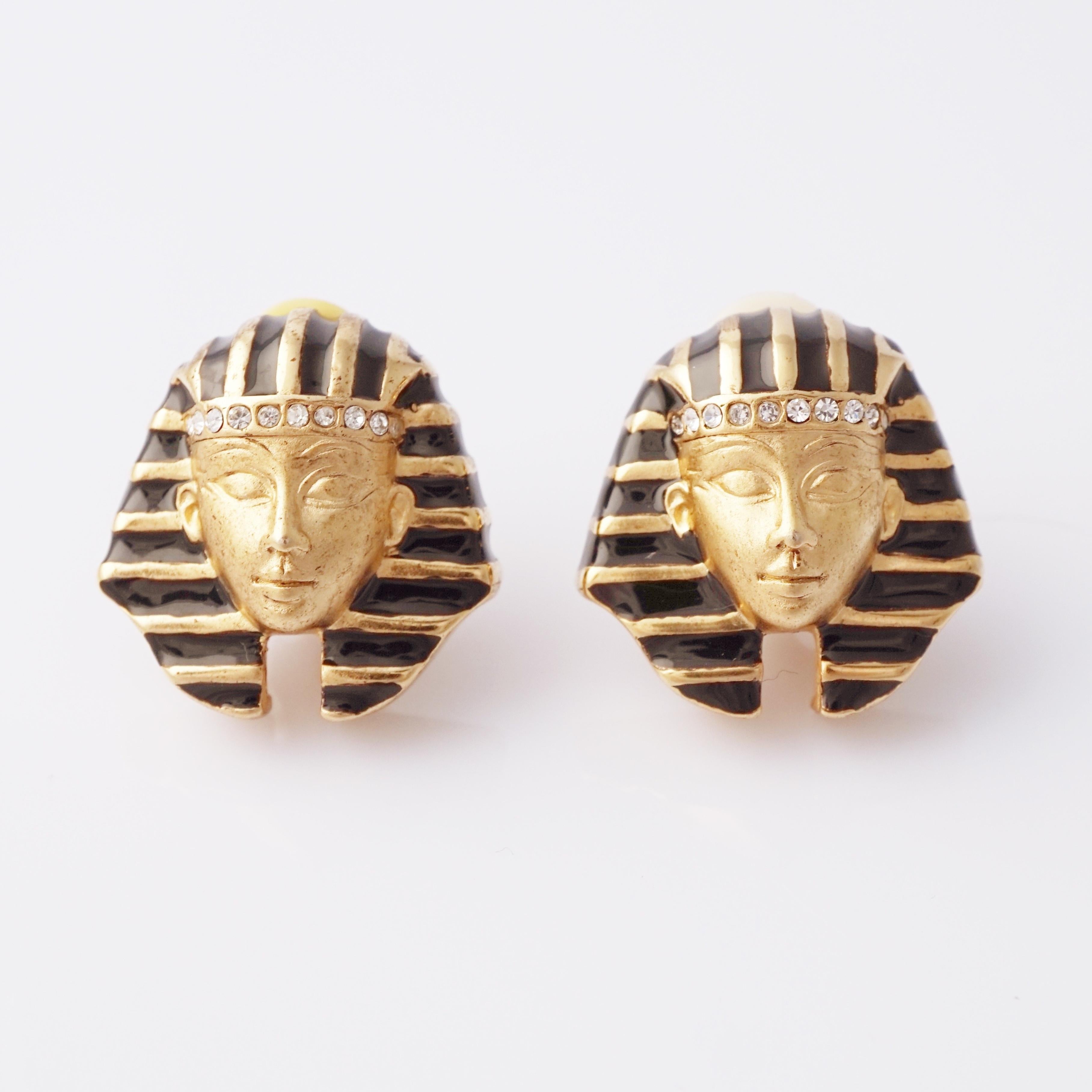 - Vintage item

- Collectible costume jewelry piece from the '70s

- Each earring measures approx 1