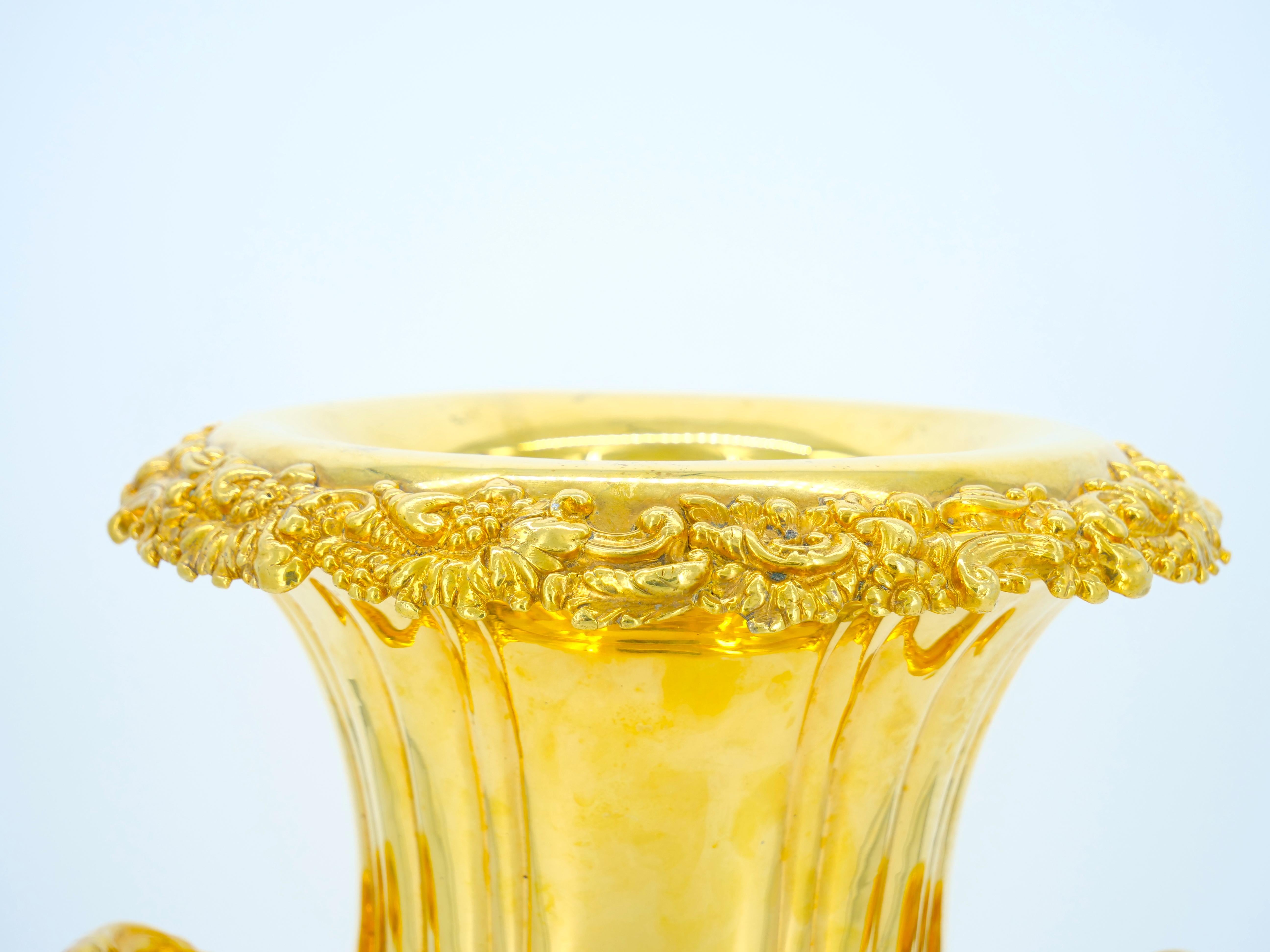 20ième siècle Vase Campana en métal argenté et doré Refroidisseur à vin / seau à glace en vente