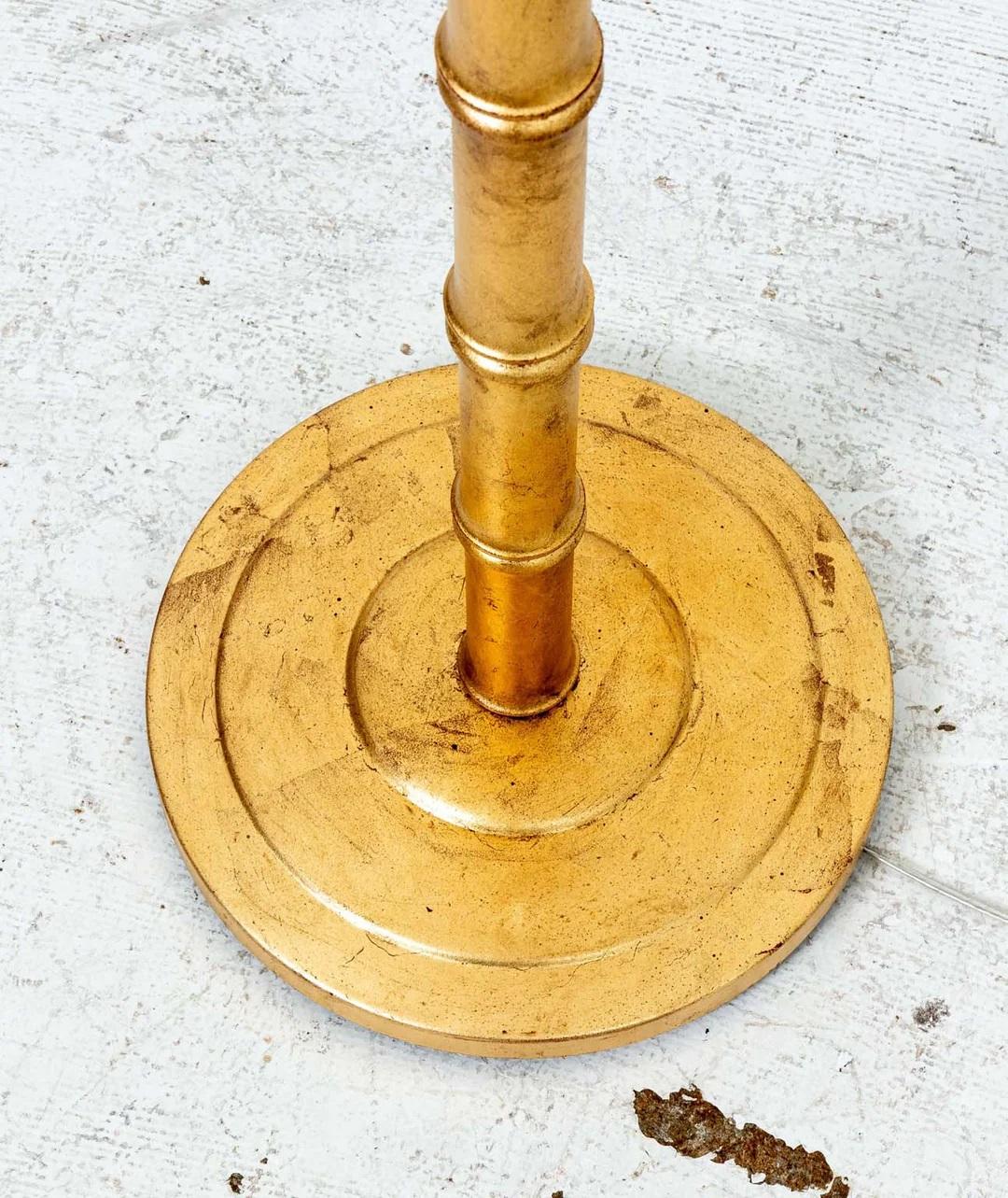 Lámpara de pie dorada de bambú sintético Italiano en venta
