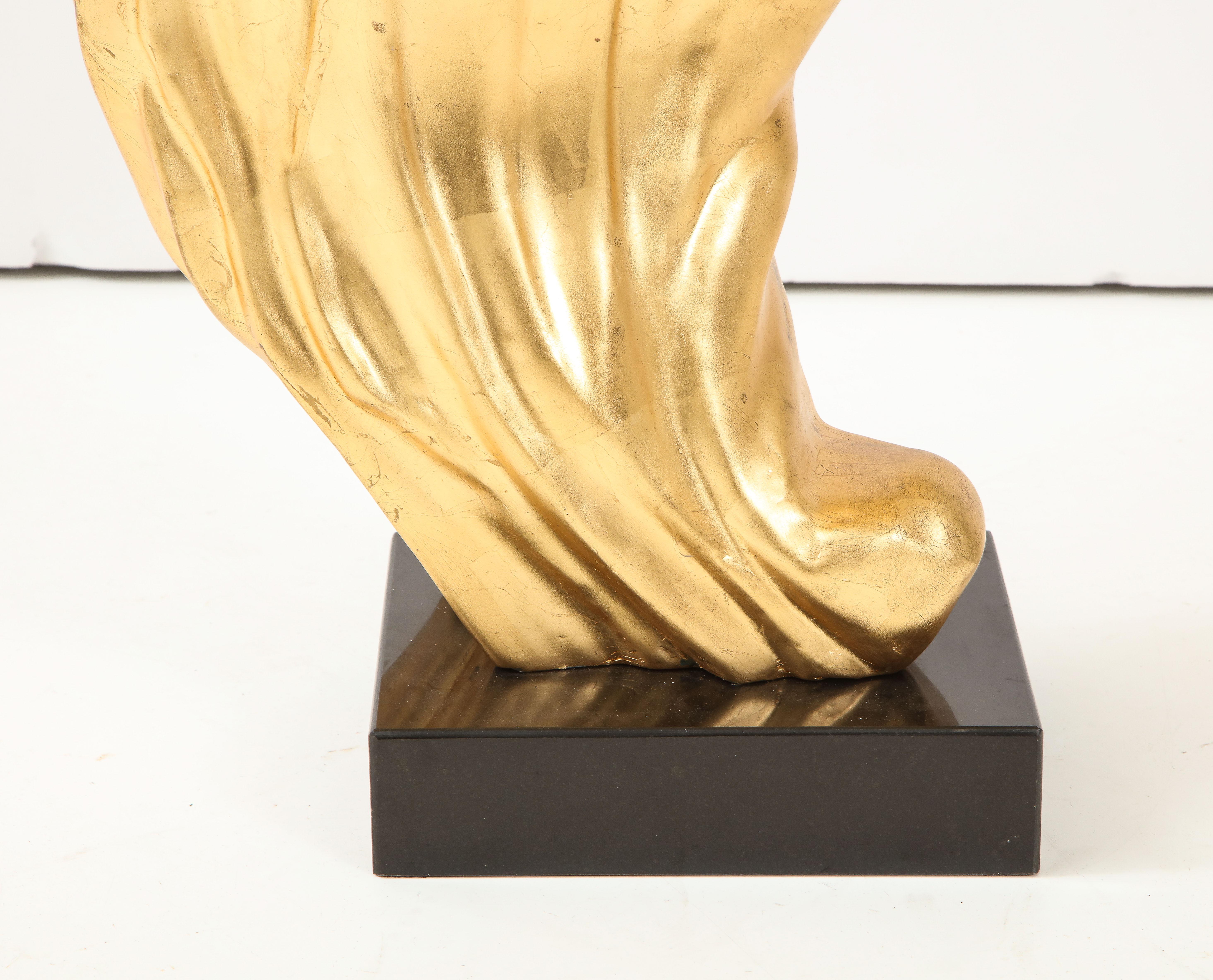 Plâtre Sculpture à flamme dorée du 20e siècle en vente