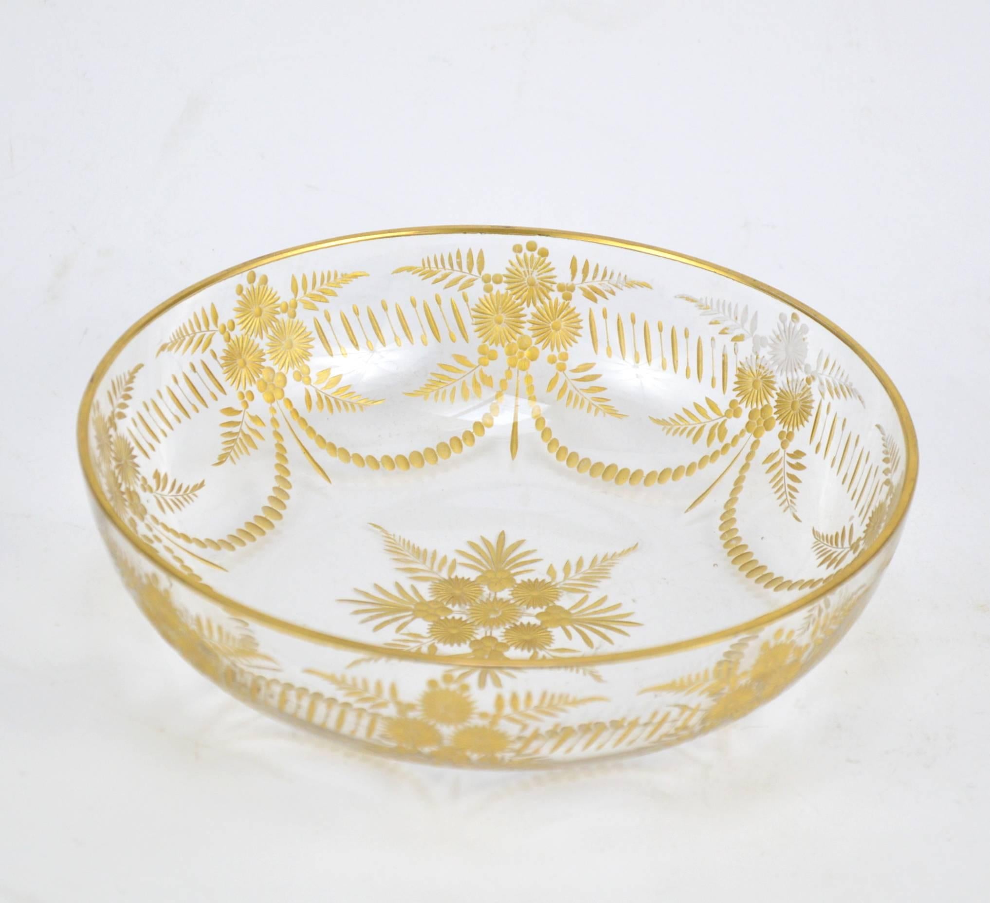 Gilt hand-cut glass bowl with floral decoration. France, 19th century. Fine quality.