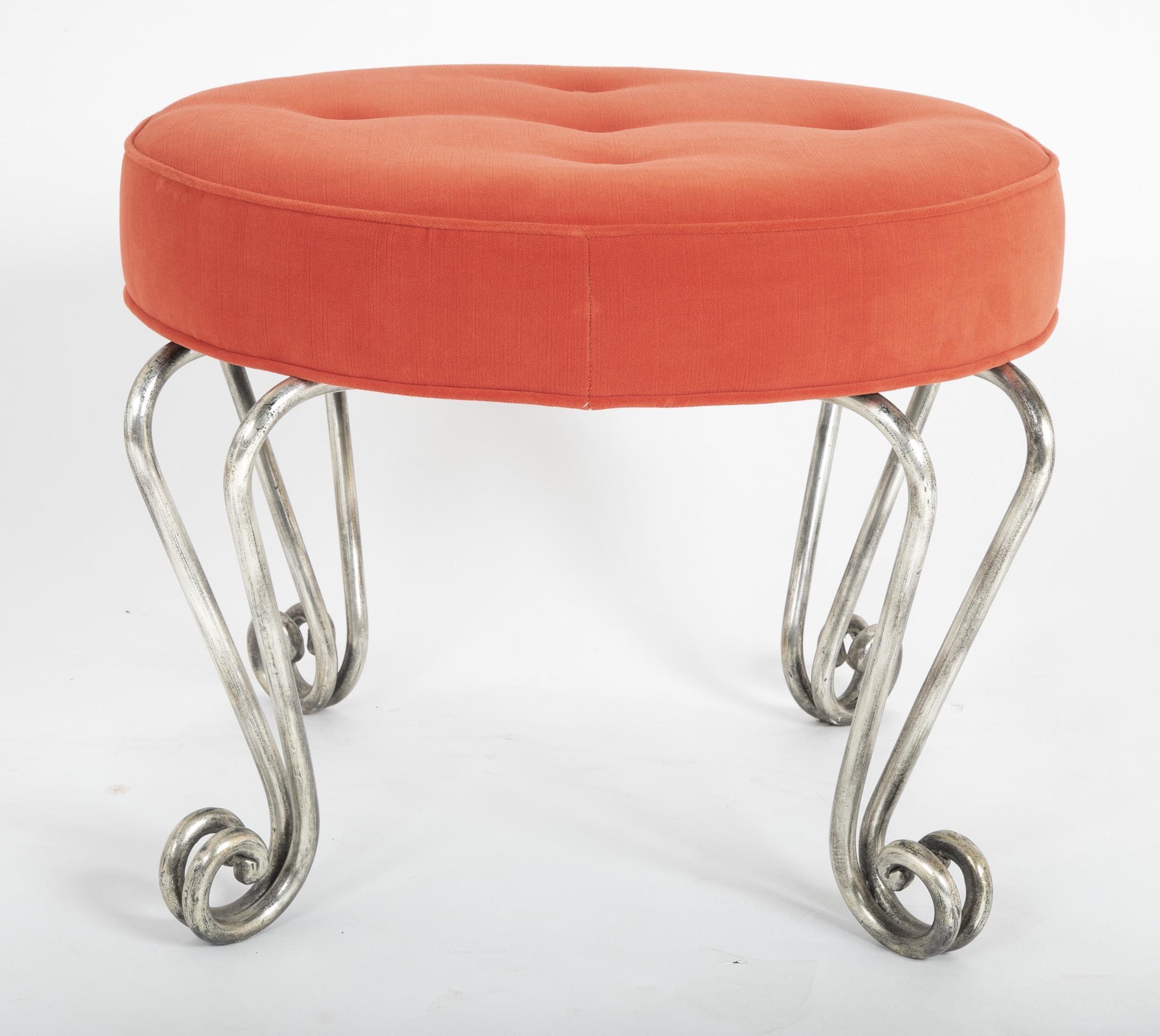 Francese Pouf francese in acciaio dorato con cuscino in velluto in vendita