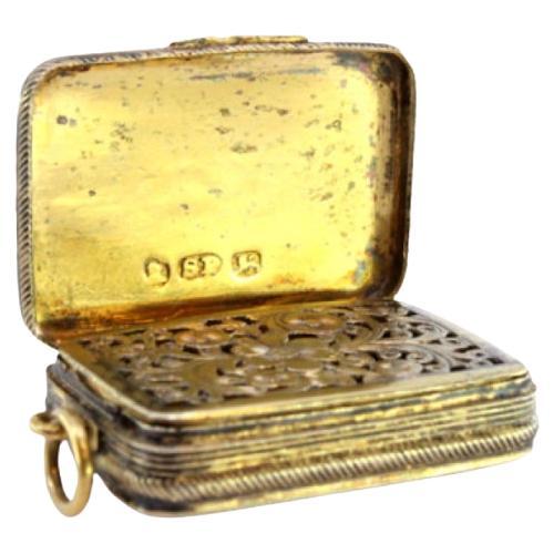 Gilt guilloche vinaigrette box with monogram and ring, George III period For Sale
