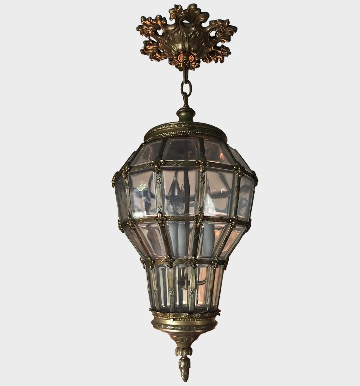Louis XV Lanterne suspendue dorée avec écusson de plafond en vente