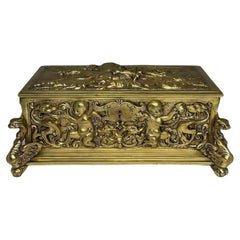 Boîte à bijoux/de décoration rectangulaire repoussée en bronze doré