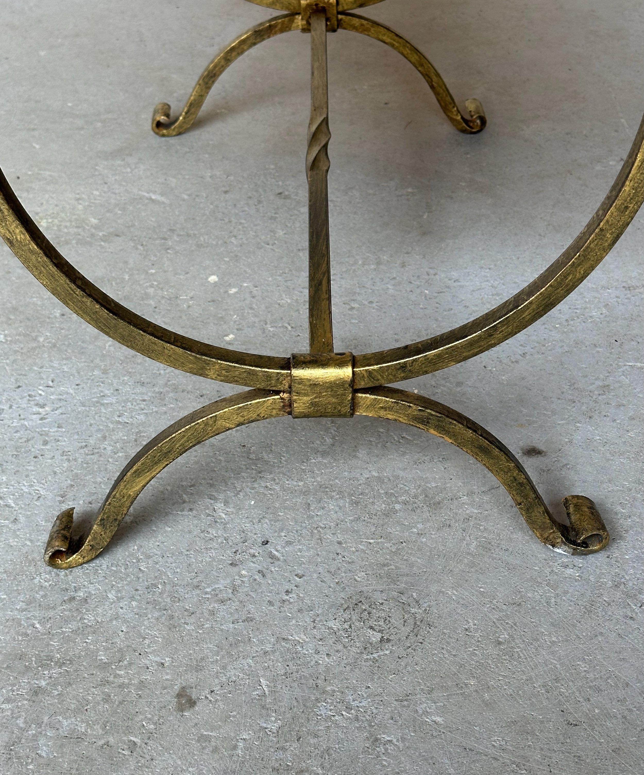 XXIe siècle et contemporain Banc en fer doré à rayures mauves en vente