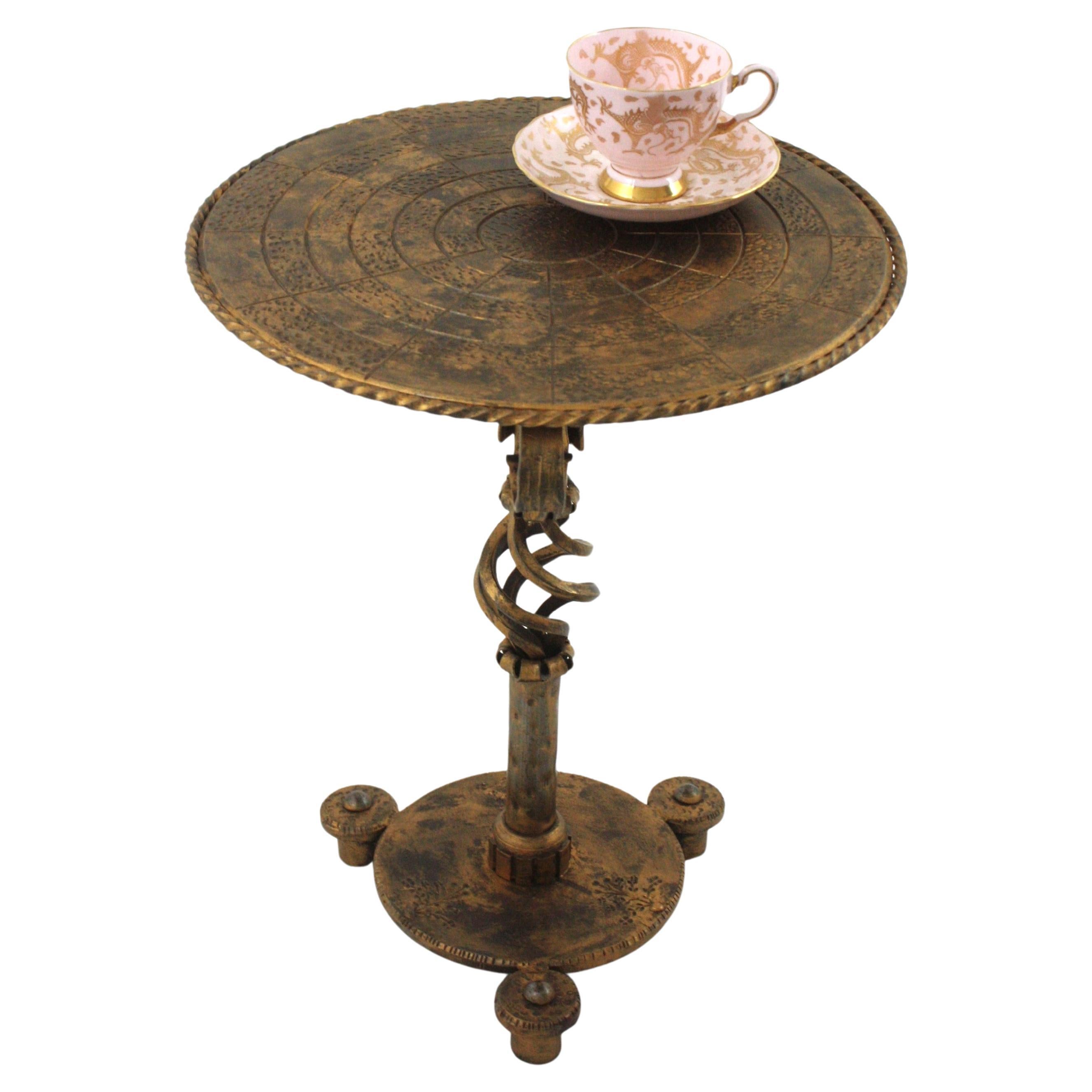 Mesa Auxiliar Brutalista de Hierro Dorado Gueridón / Mesa de Bebidas