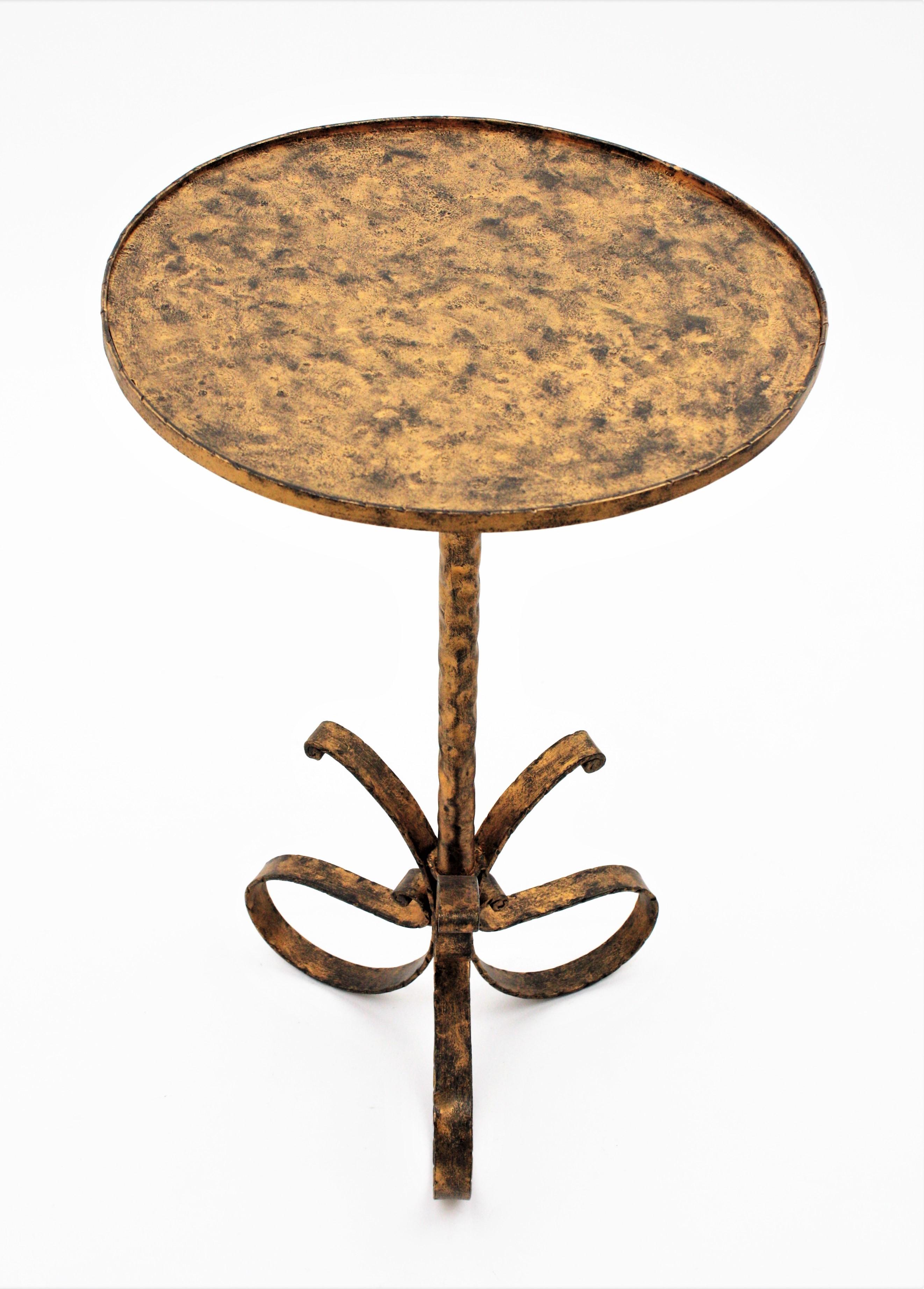 Mid-Century Modern Gilt Iron Drinks Table / Side Table with Loop Tripod Base For Sale