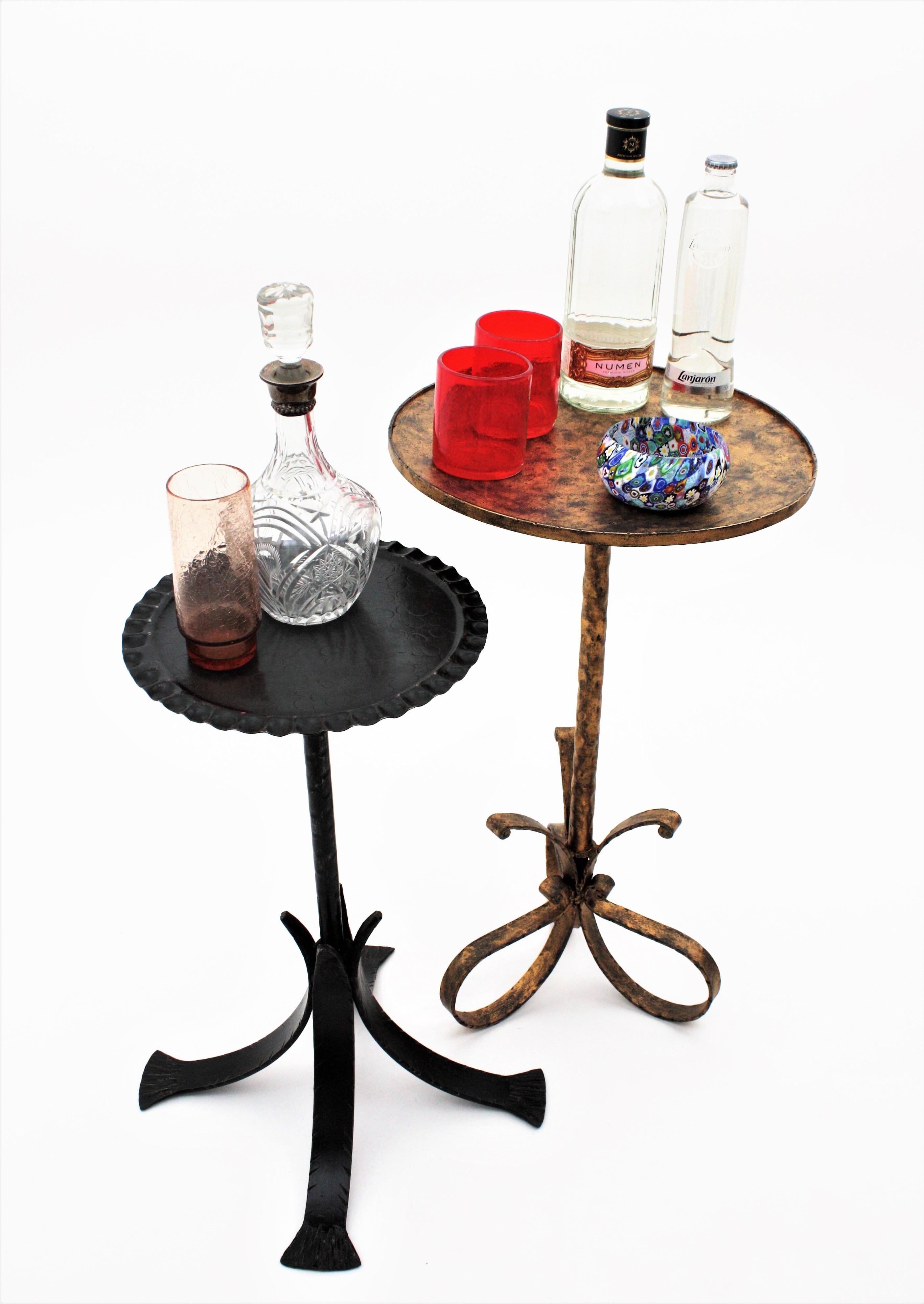 Gilt Iron Drinks Table / Side Table with Loop Tripod Base In Good Condition For Sale In Barcelona, ES