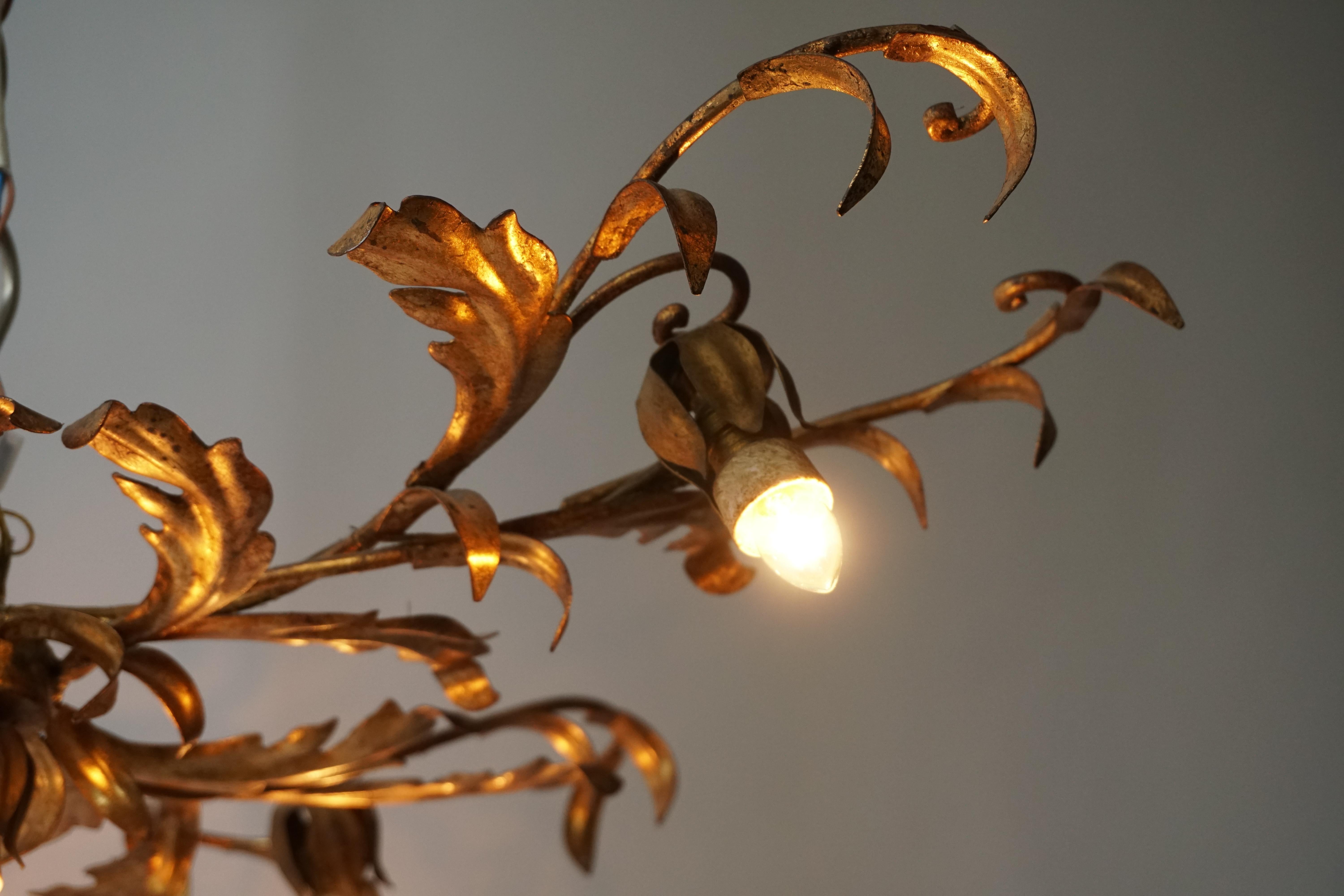 Vergoldete geblümte Wandleuchte aus Eisen / Deckenleuchte Einbaubeleuchtung im Zustand „Gut“ im Angebot in Antwerp, BE