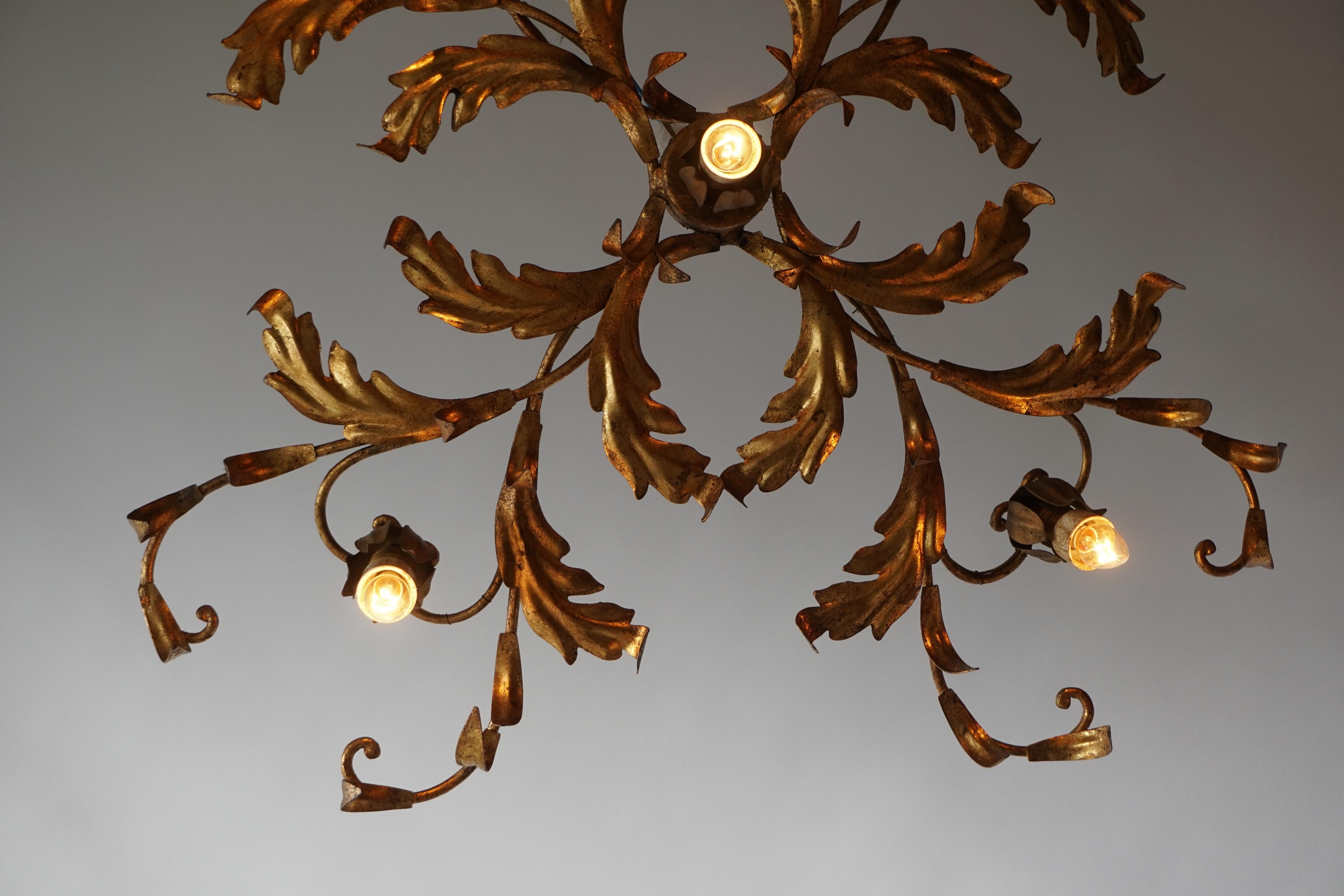 Vergoldete geblümte Wandleuchte aus Eisen / Deckenleuchte Einbaubeleuchtung (20. Jahrhundert) im Angebot