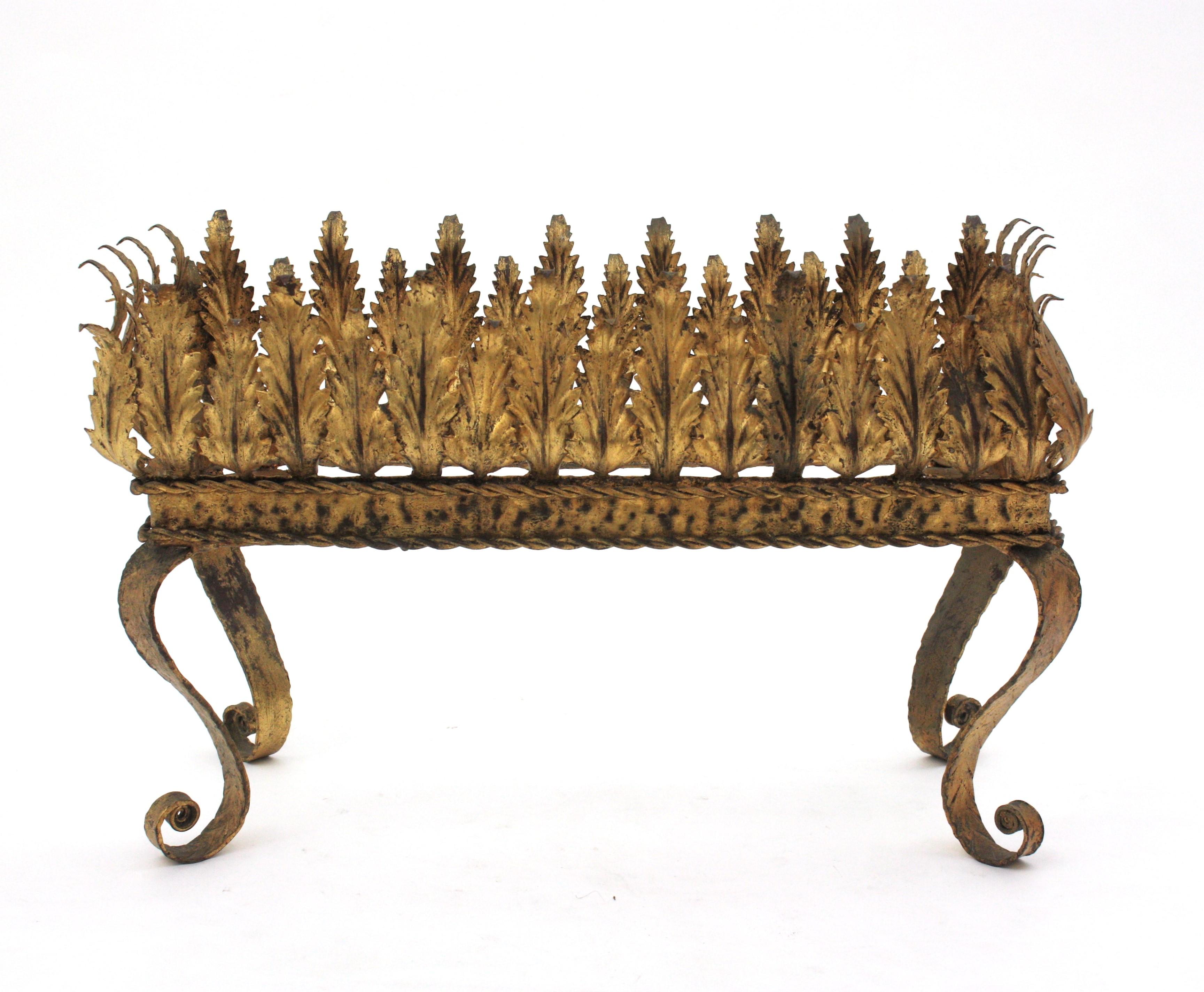 Gilt Iron Foliage Planter Jardinière, 1940s In Good Condition In Barcelona, ES
