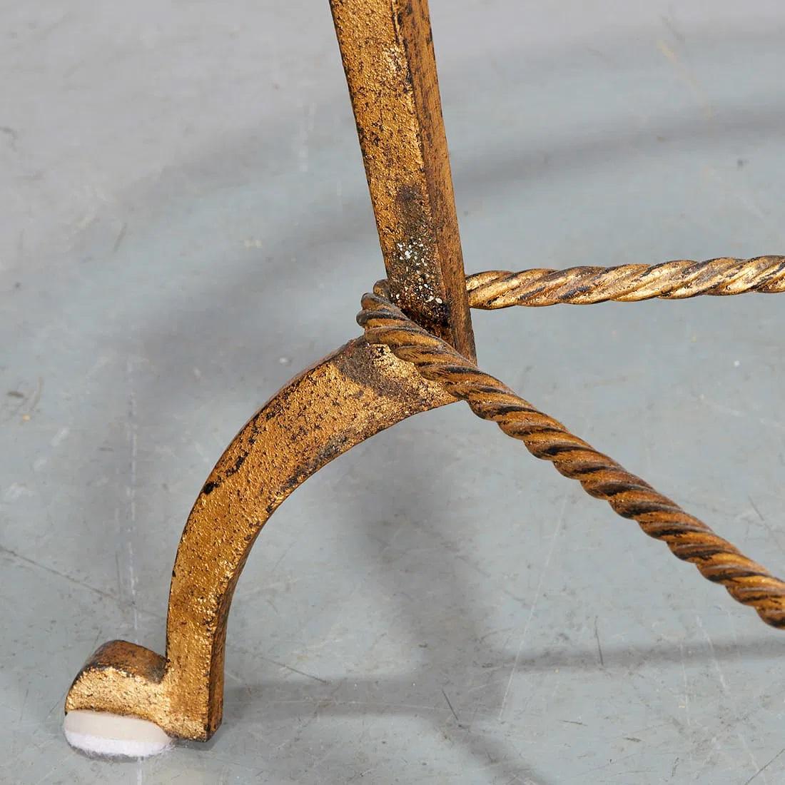 Mid-Century moderno Gilt iron & Glass Guéridon / Side Table attr. to Maison Ramsay in vendita