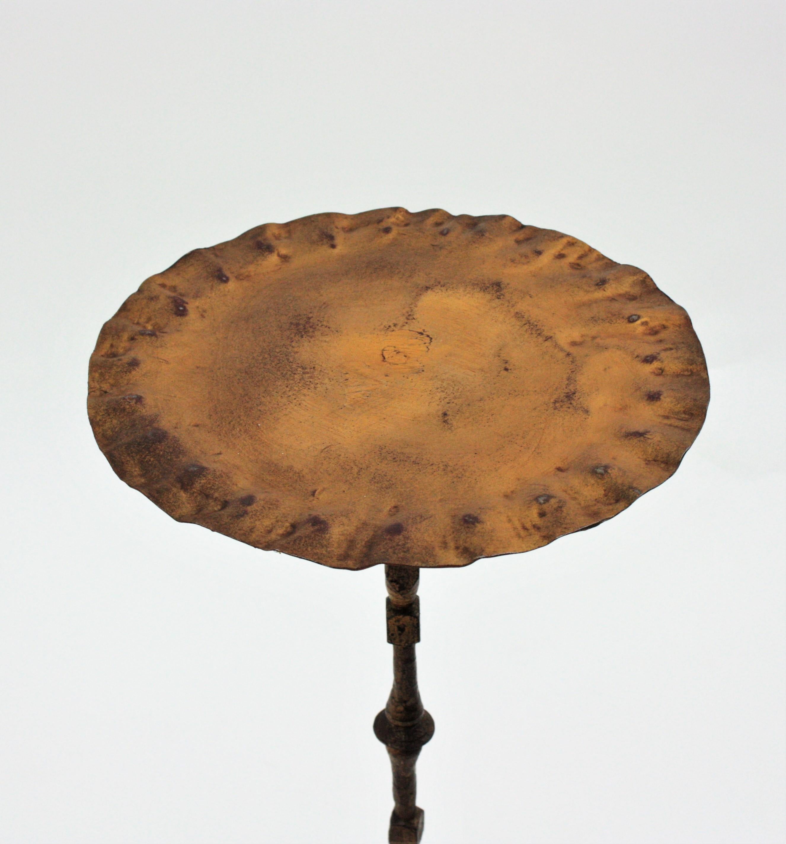 Gilt Iron Gueridon End Table with Wavy Top, 1940s In Good Condition In Barcelona, ES