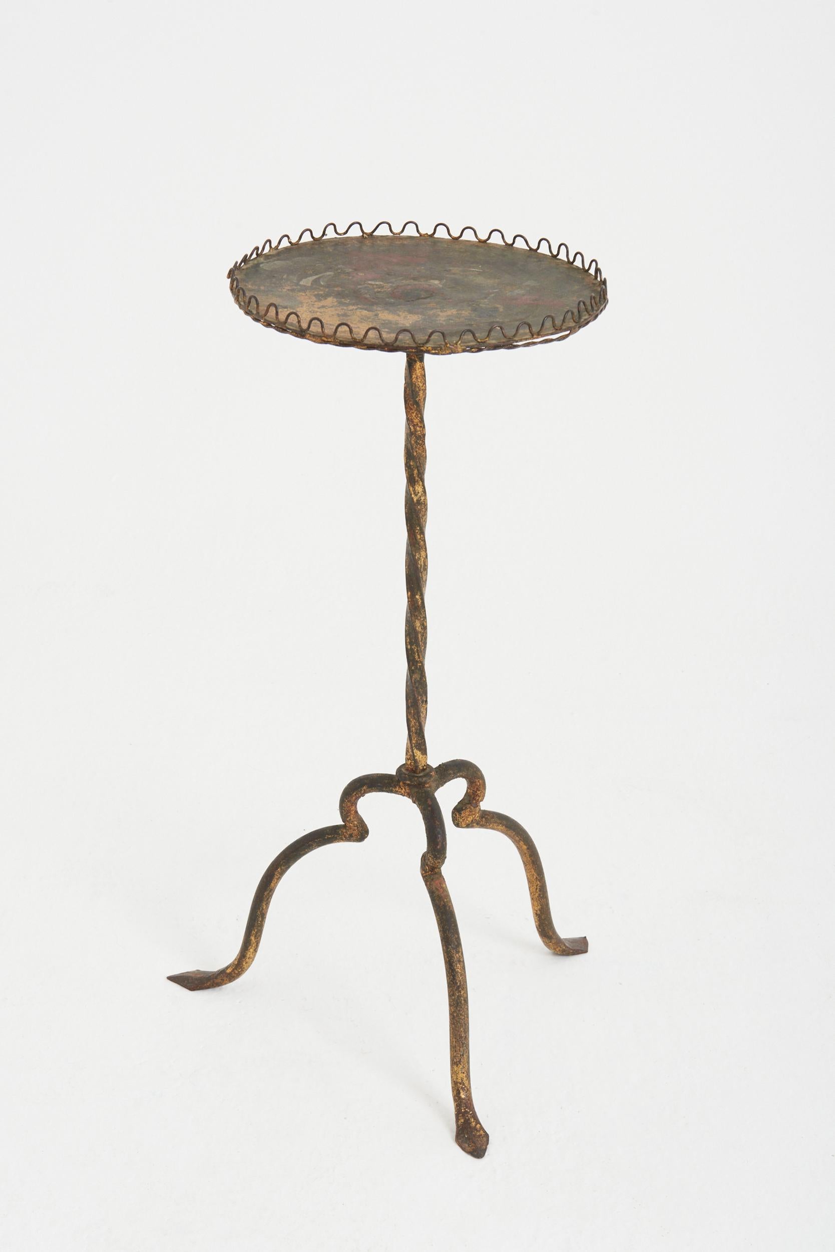 A gilt and wrought iron martini table.
Spain, mid-20th century
59.5 cm high by 25 cm diameter.