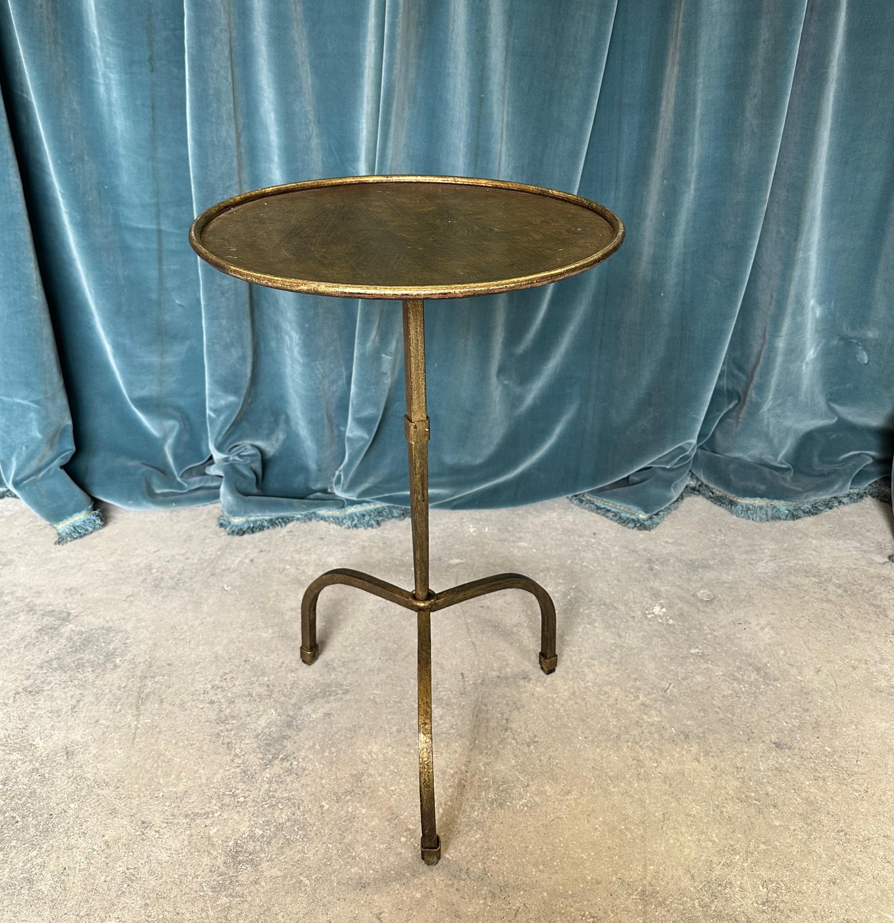 This recently crafted small Spanish iron end table is not only elegant but functional. The small scaled side table, or better yet a drinks table, stands out with a circular central stem, highlighted by an intriguing collar accent that serves as a