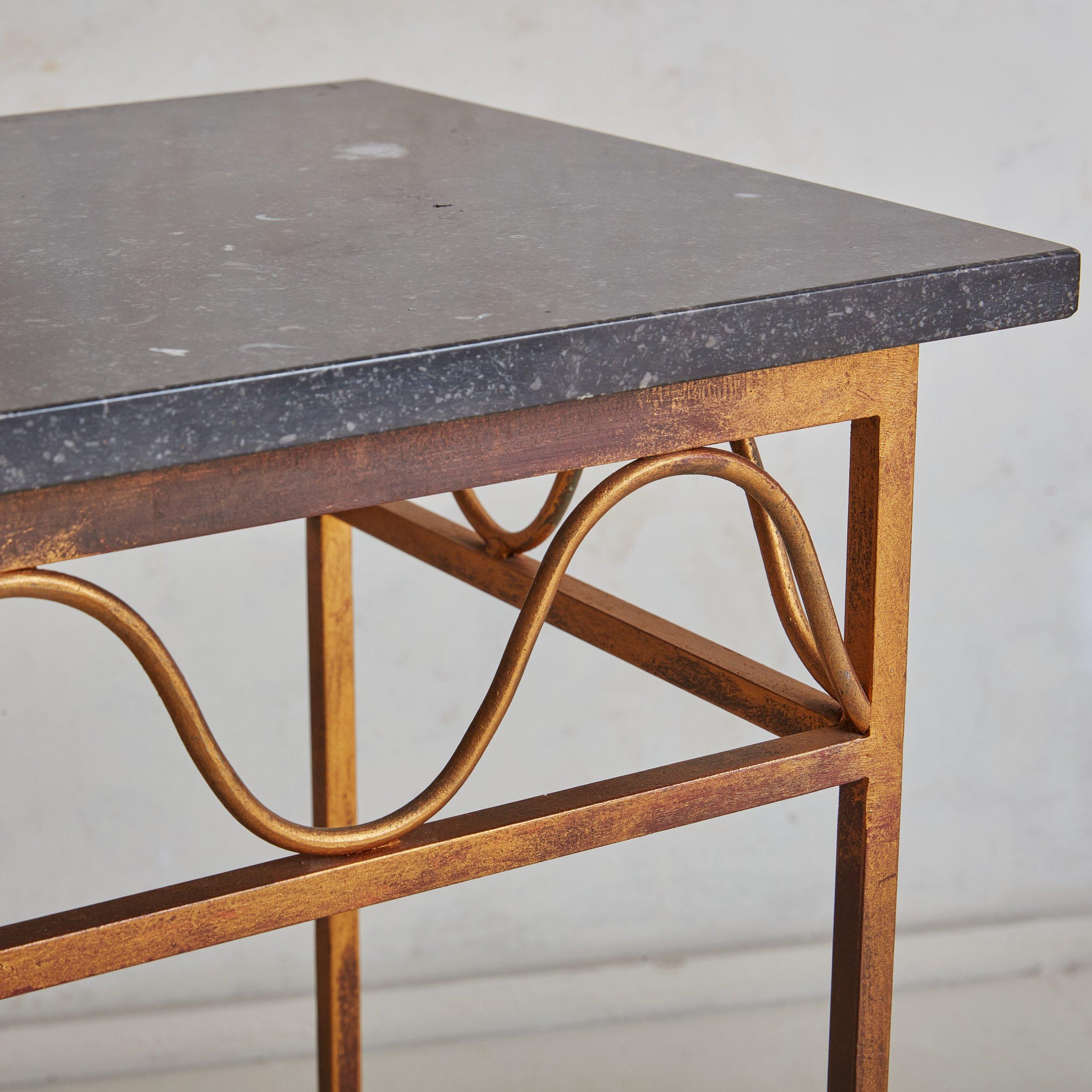 Milieu du XXe siècle Table console en fer doré avec plateau en marbre noir, années 1940 en vente
