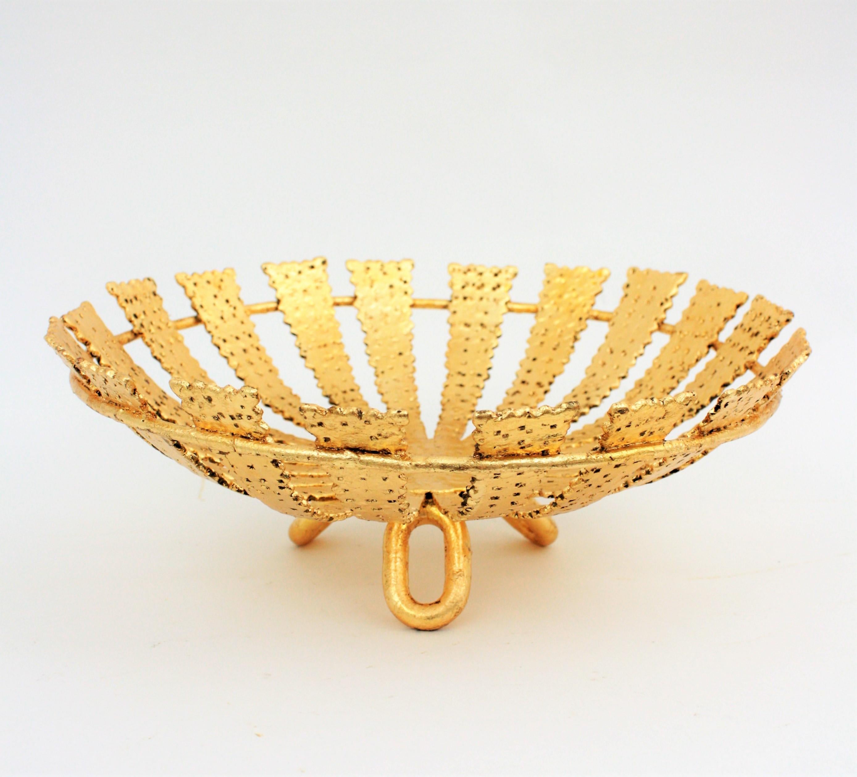 Hammered Sunburst Centerpiece or Footed Fruit Bowl in Gilt Wrought Iron  For Sale