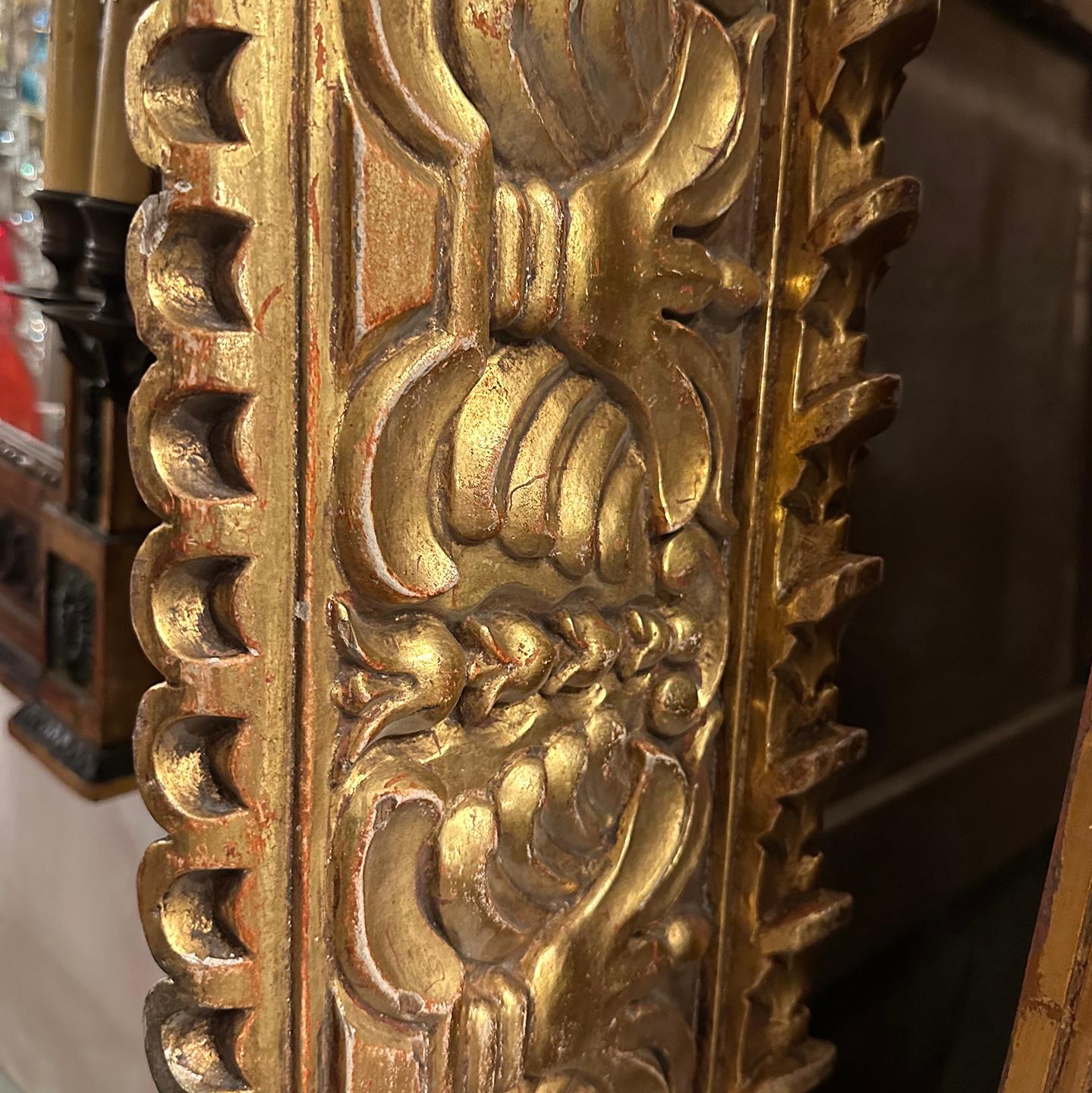 Early 20th Century Gilt Italian Mirror with Foliage Motif For Sale