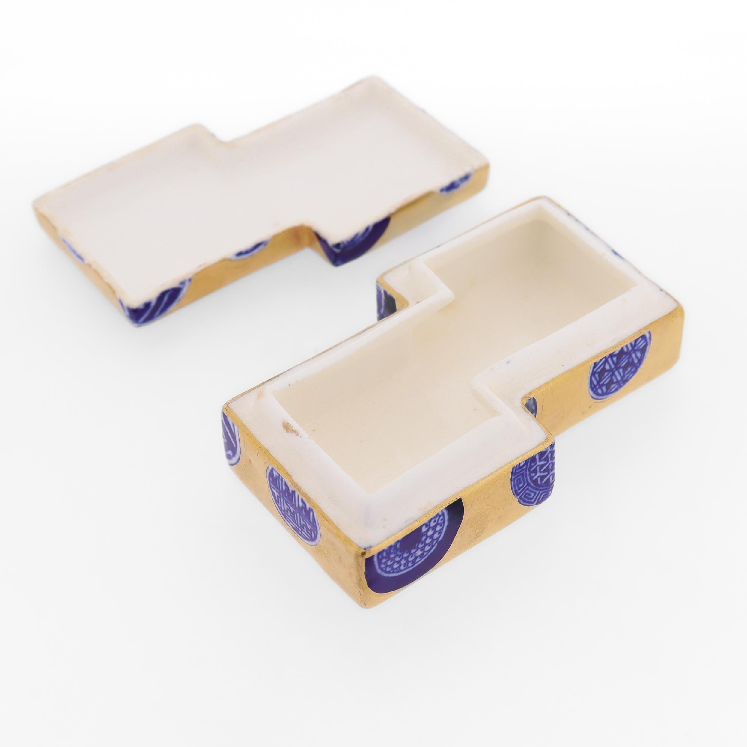 Caja cómoda de porcelana dorada Japonisme en venta 3
