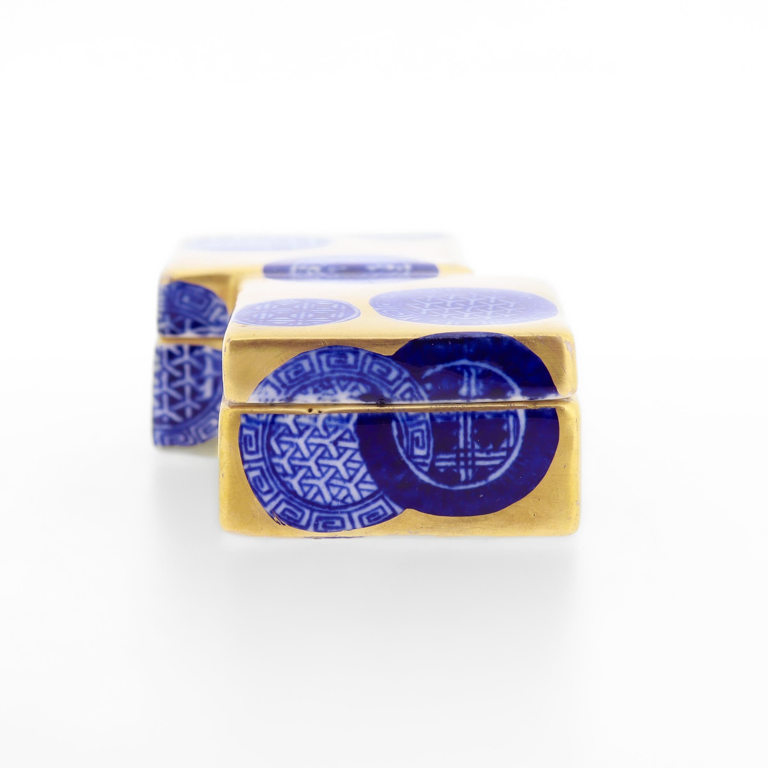 Caja cómoda de porcelana dorada Japonisme Dorado en venta