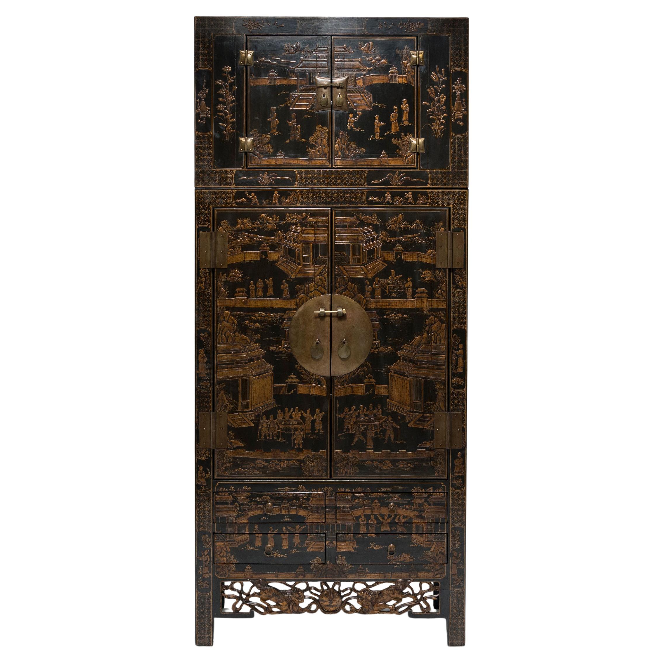 Armoire à pharmacie en laque dorée, C.I.C. 1900