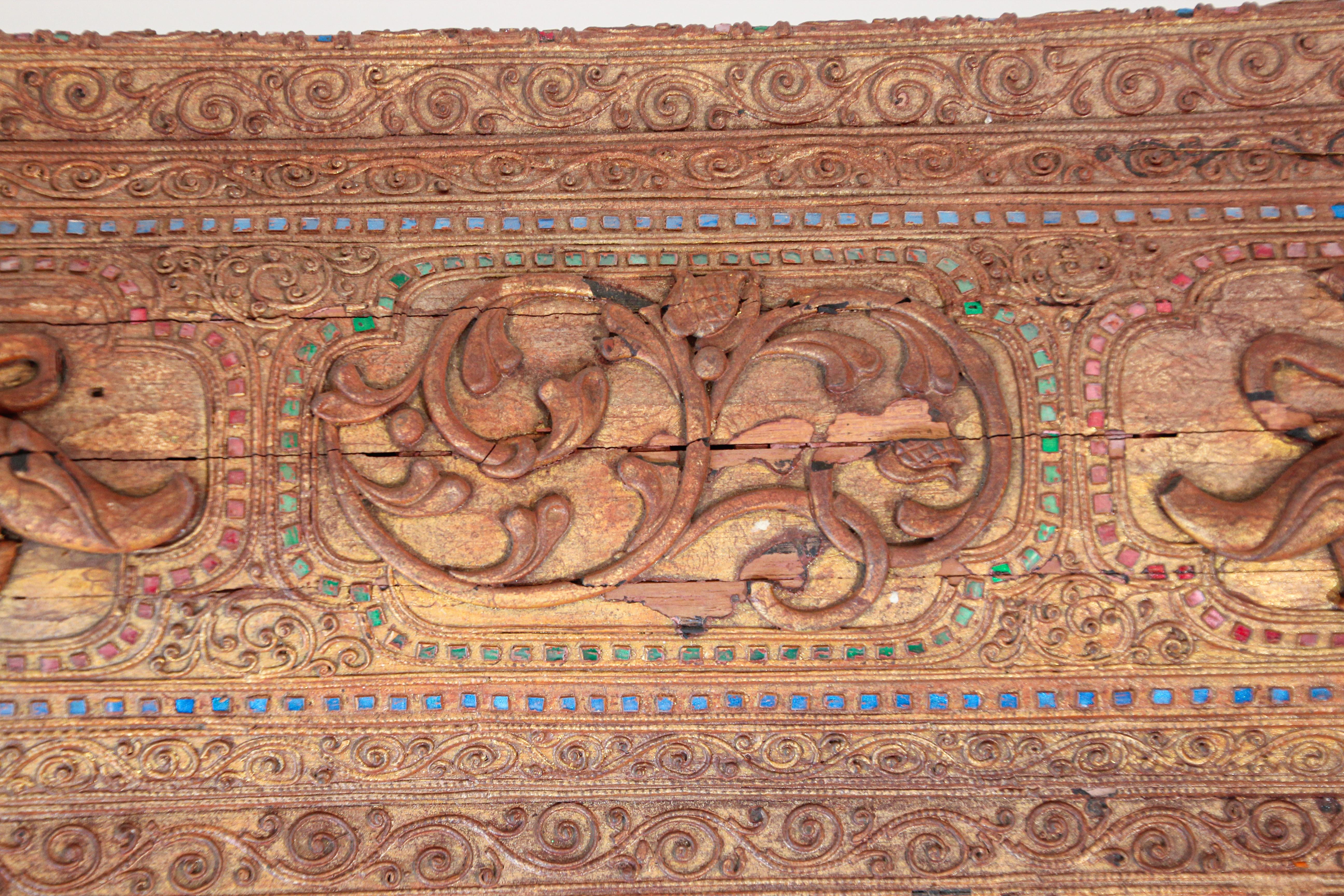 Boîte de rangement pour manuscrits en bois laqué doré de Birmanie 19ème siècle en vente 12