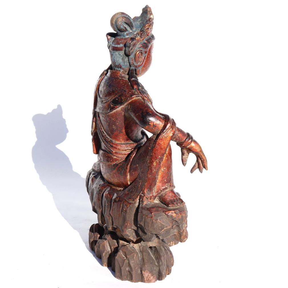 Gilt Lacquered Wood Figure of Guanyin, Ming Dynasty (1368-1644) In Good Condition In Point Richmond, CA