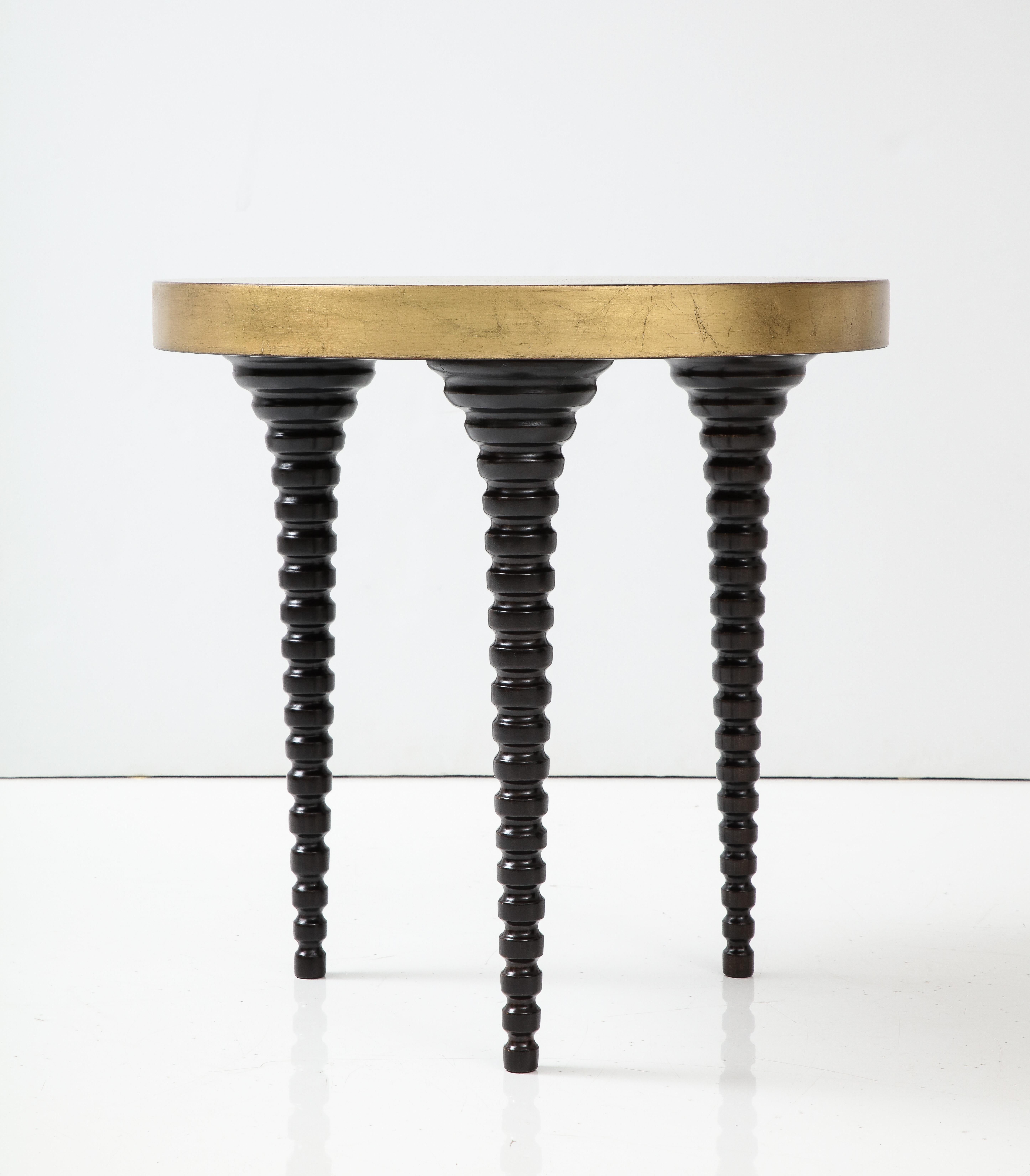 Turned wooden spindle leg table which has been beautifully restored.
The legs of the table are in a rich espresso finish which complement the glazed gilt leafed top.
