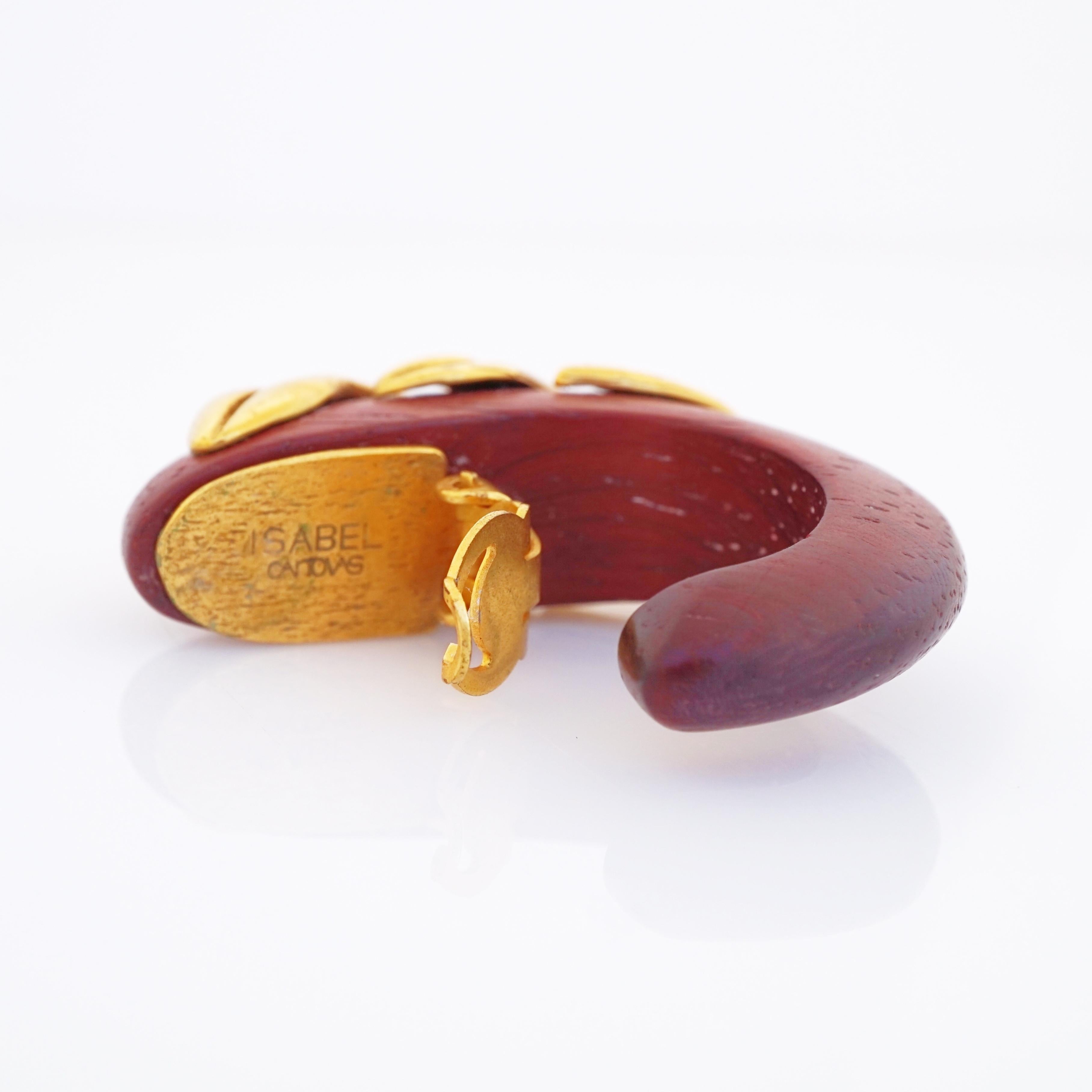 Vergoldete Blätter über rotem Holz Halbcreolen Statement-Ohrringe von Isabel Canovas, 1980er Jahre im Zustand „Gut“ im Angebot in McKinney, TX