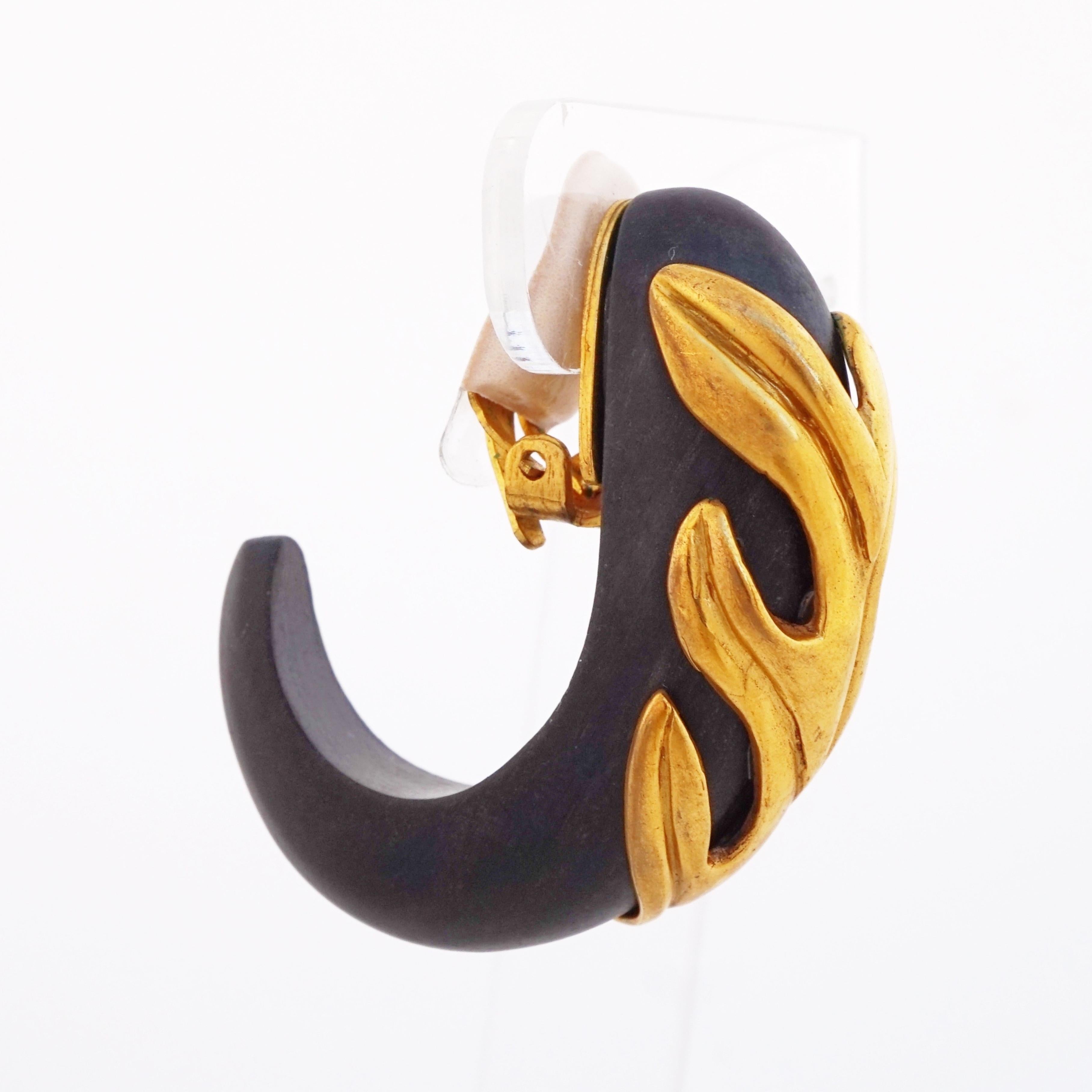 Isabel Canovas, boucles d'oreilles fantaisie demi-créoles en bois doré, années 1980 en vente 1