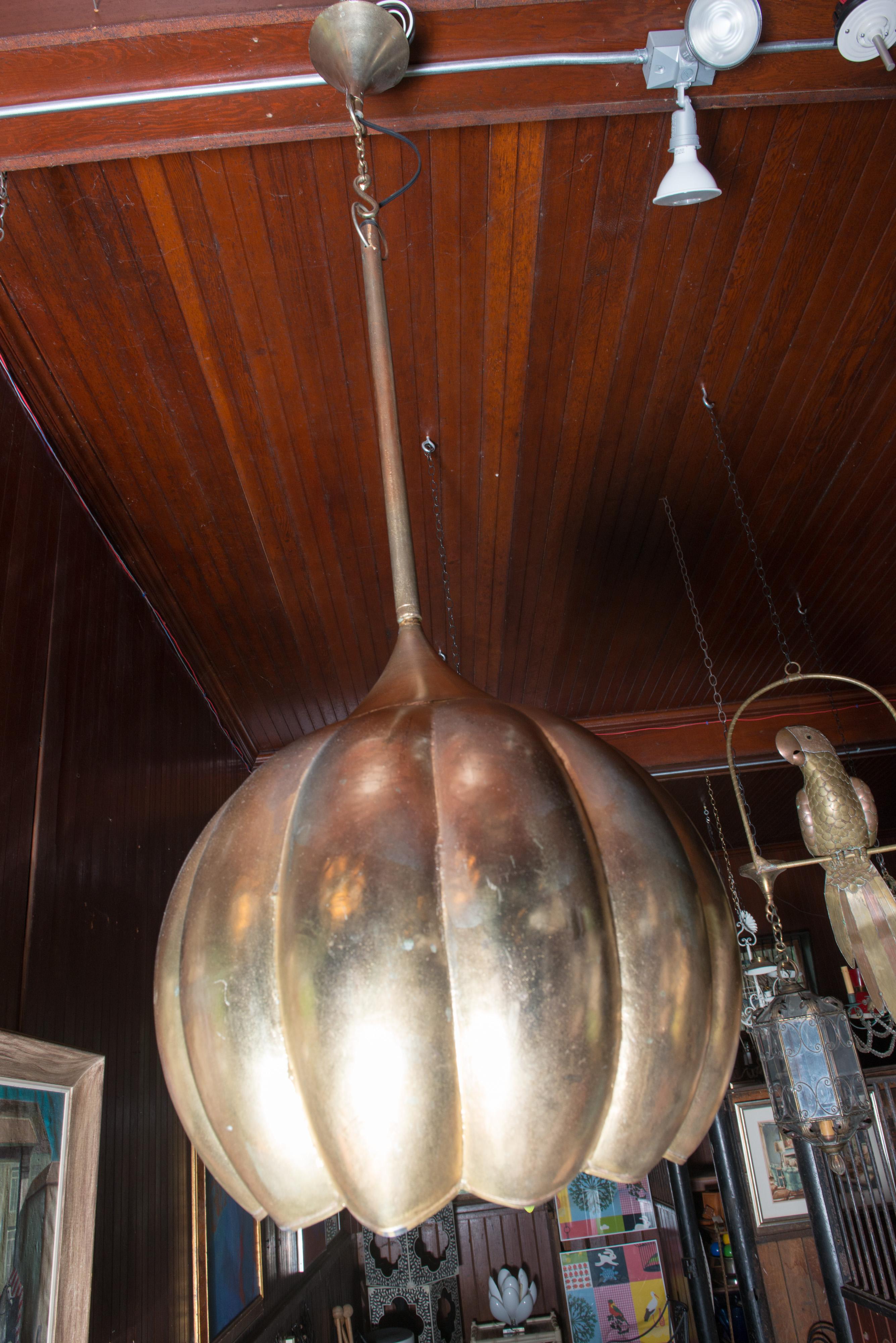 Dramatic lotus flower shaped pendant light. Accommodates one single standard bulb. Gilded in a gold finish.
45