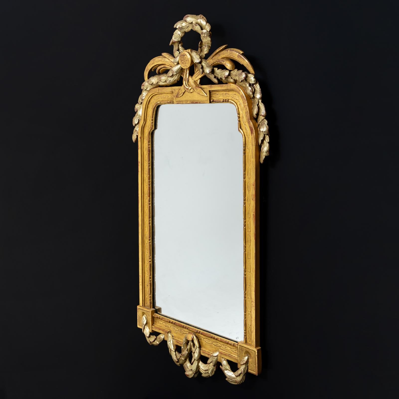 Verre Miroir mural doré Louis Seize, fin du XVIIIe siècle en vente