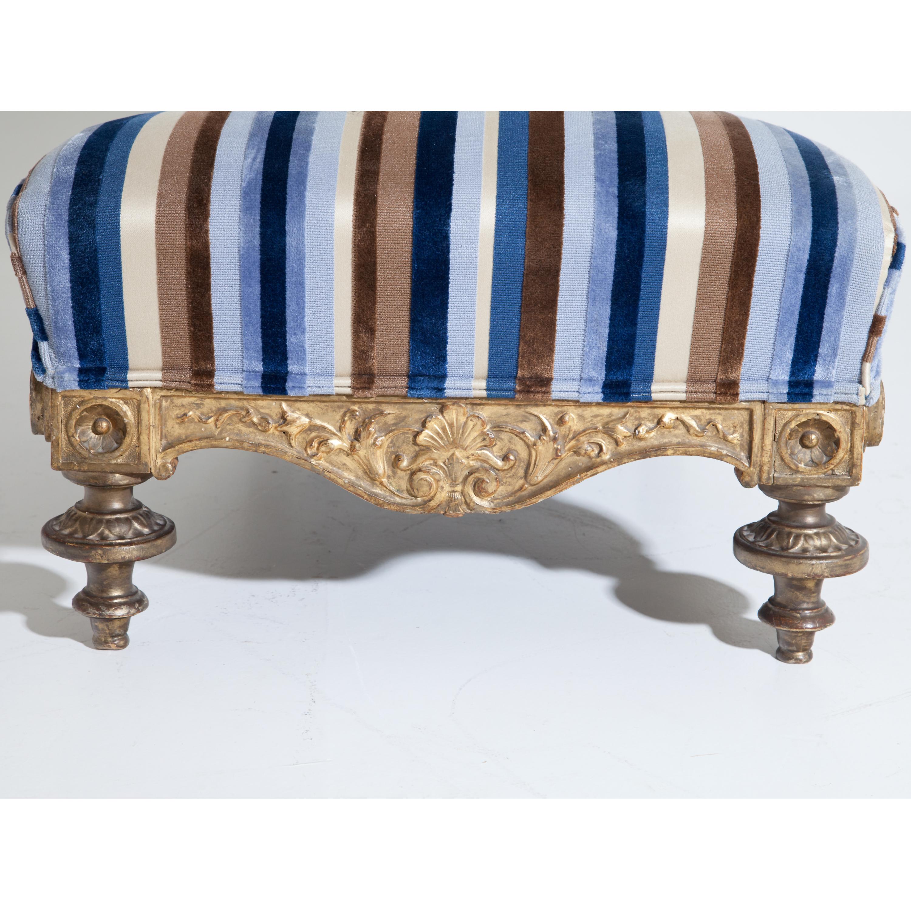 Gilt Lounge Chair, Italy/Lucca, circa 1825-1830 1