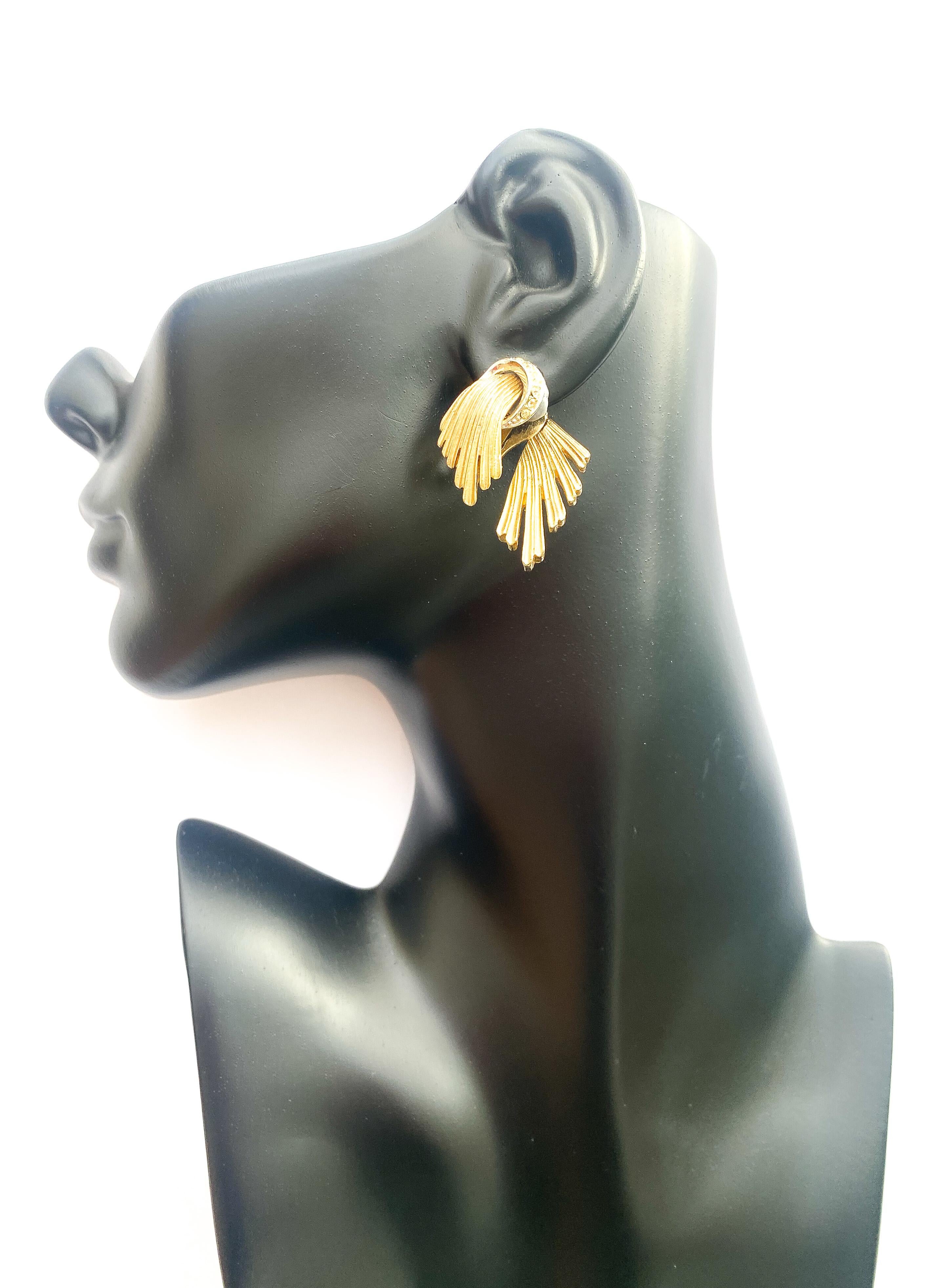 Gilt metal and clear paste split sided drop earrings, Marcel Boucher, 1960s, USA In Excellent Condition For Sale In Greyabbey, County Down