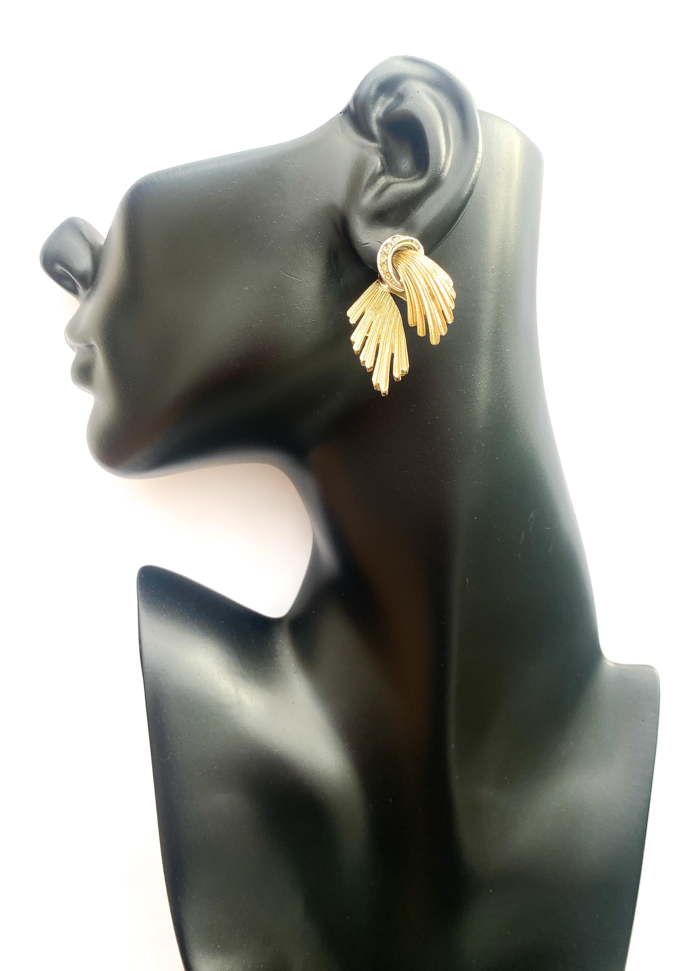 Gilt metal and clear paste split sided drop earrings, Marcel Boucher, 1960s, USA For Sale 1